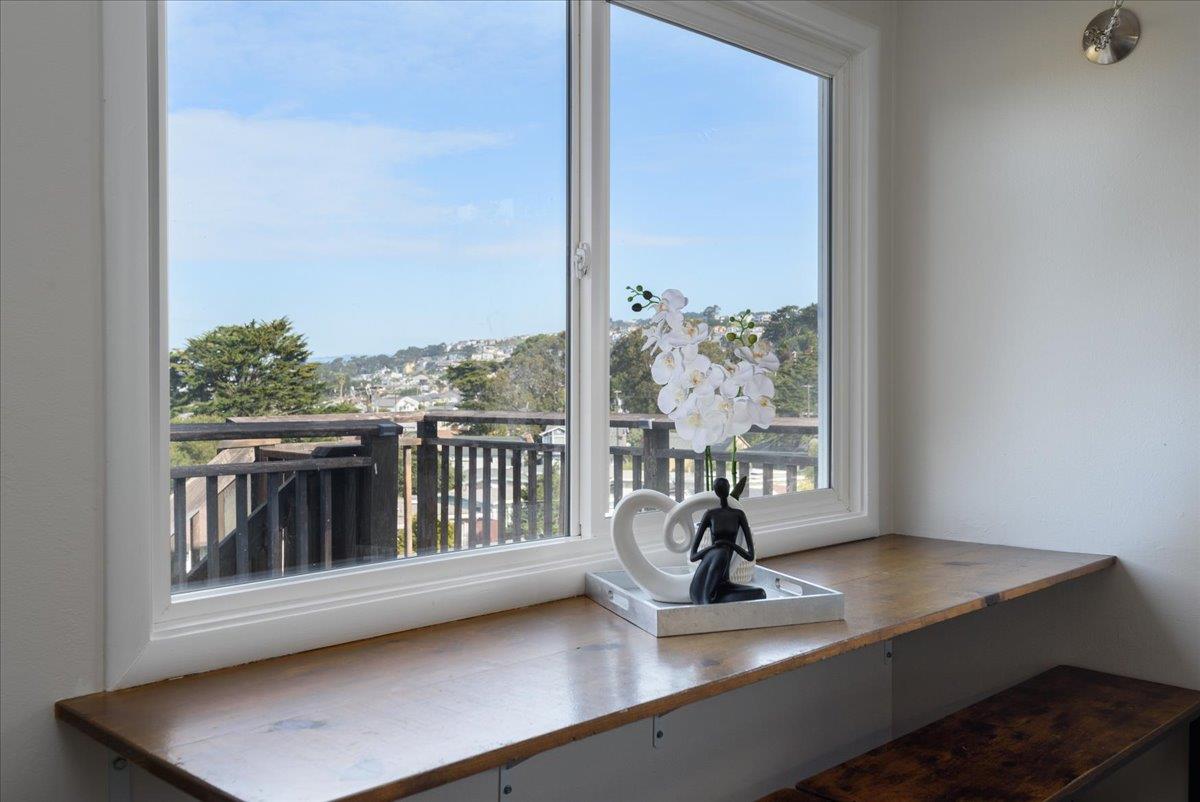 815 Edgemar Avenue Pacifica, CA 94044 - Photo 9 of 27 a view of a window in a room