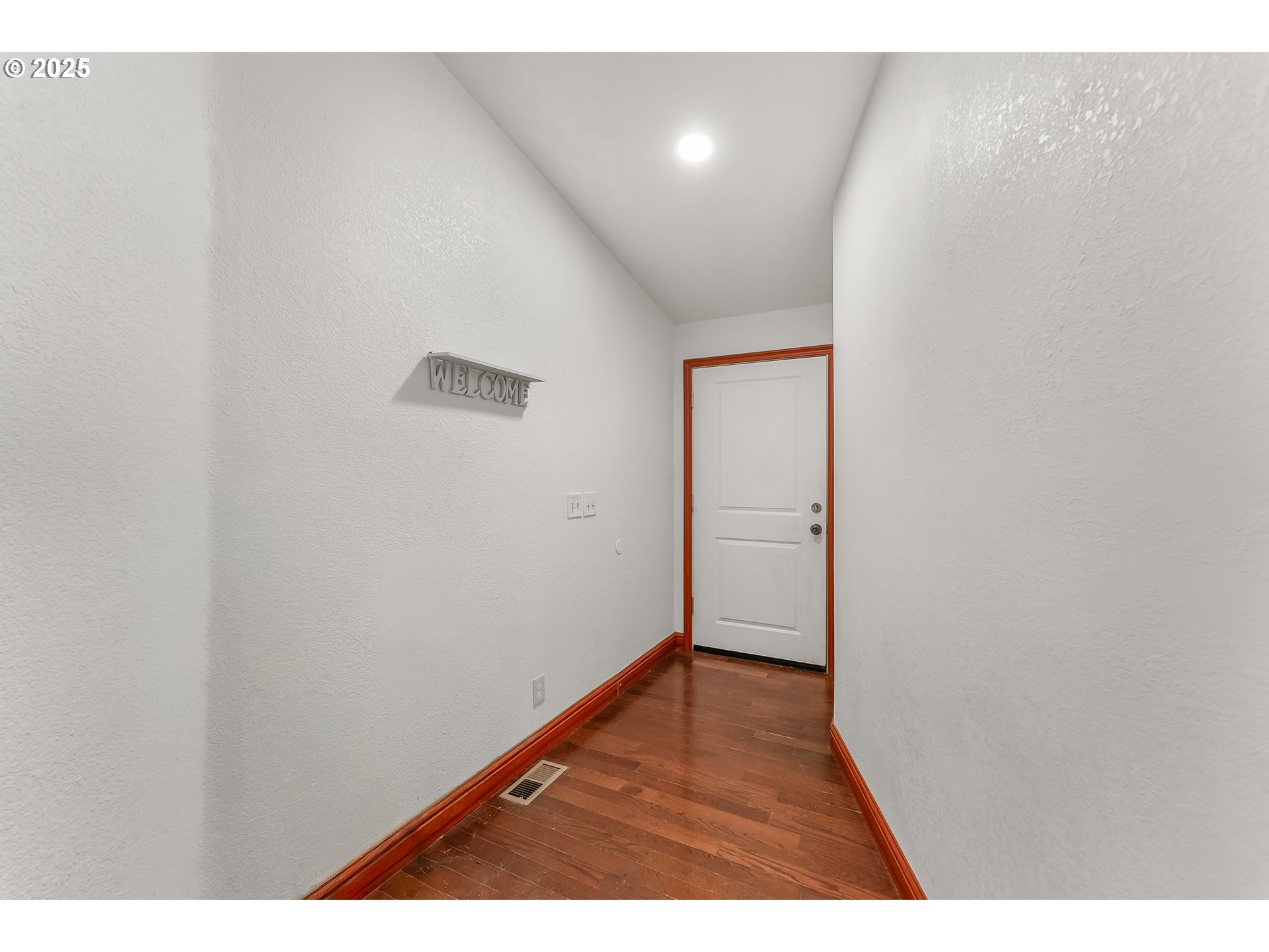 161 South Avenue Sutherlin, OR 97479 - Photo 12 of 45 a view of an empty room