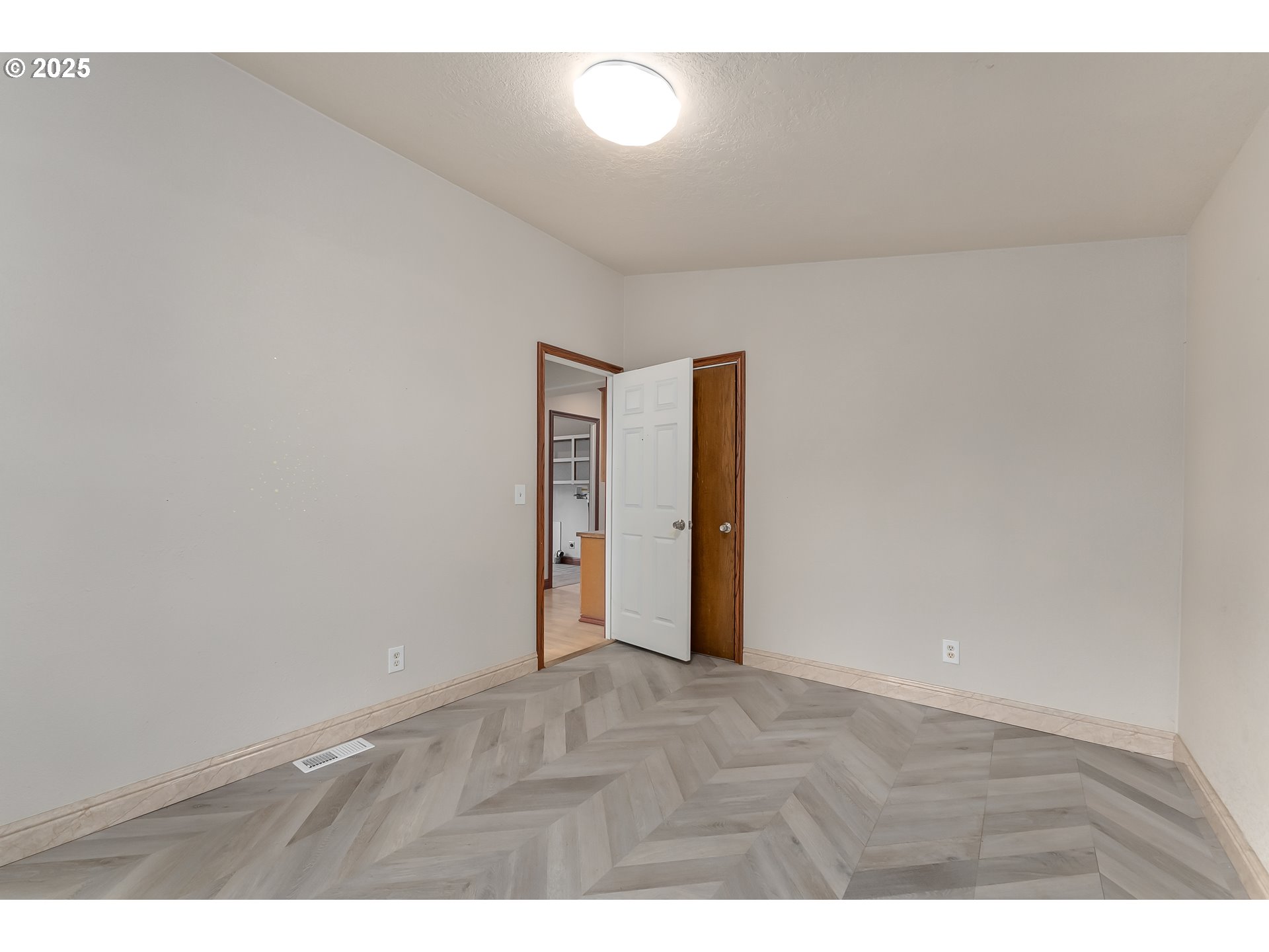 161 South Avenue Sutherlin, OR 97479 - Photo 21 of 45 a view of an empty room