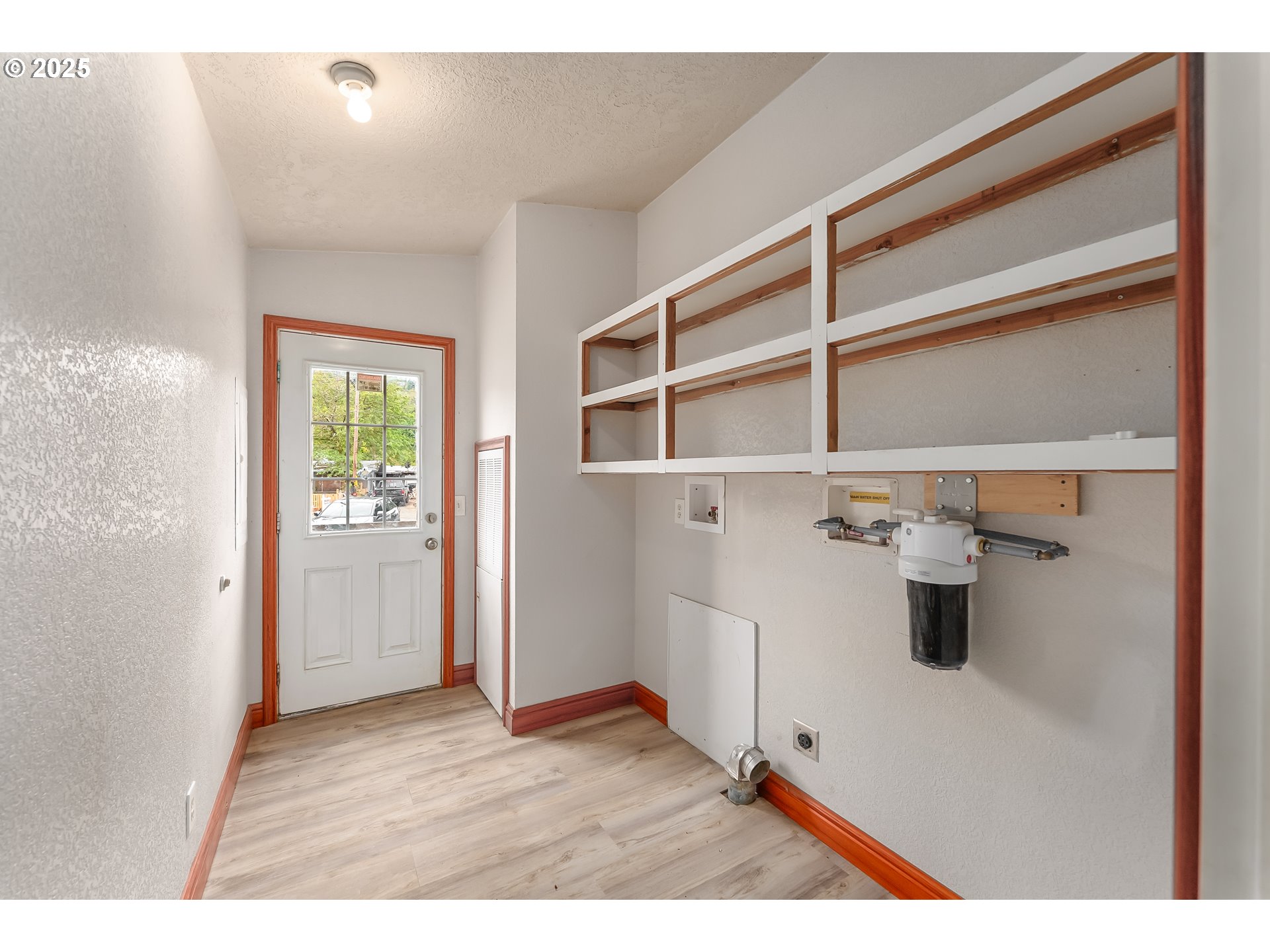 161 South Avenue Sutherlin, OR 97479 - Photo 27 of 45 a kitchen view of a refrigerator and a window