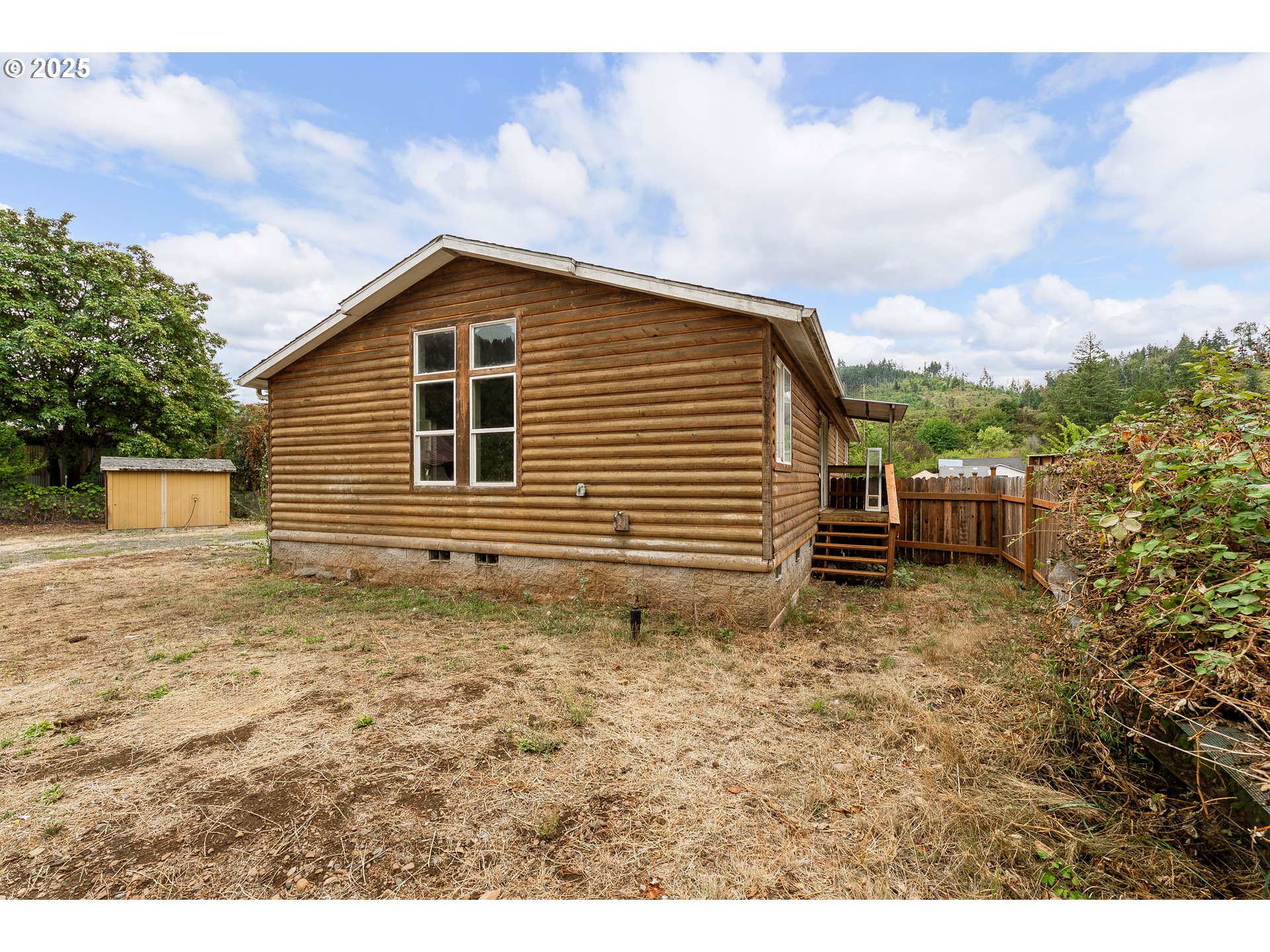 161 South Avenue Sutherlin, OR 97479 - Photo 28 of 45 a backyard of a house