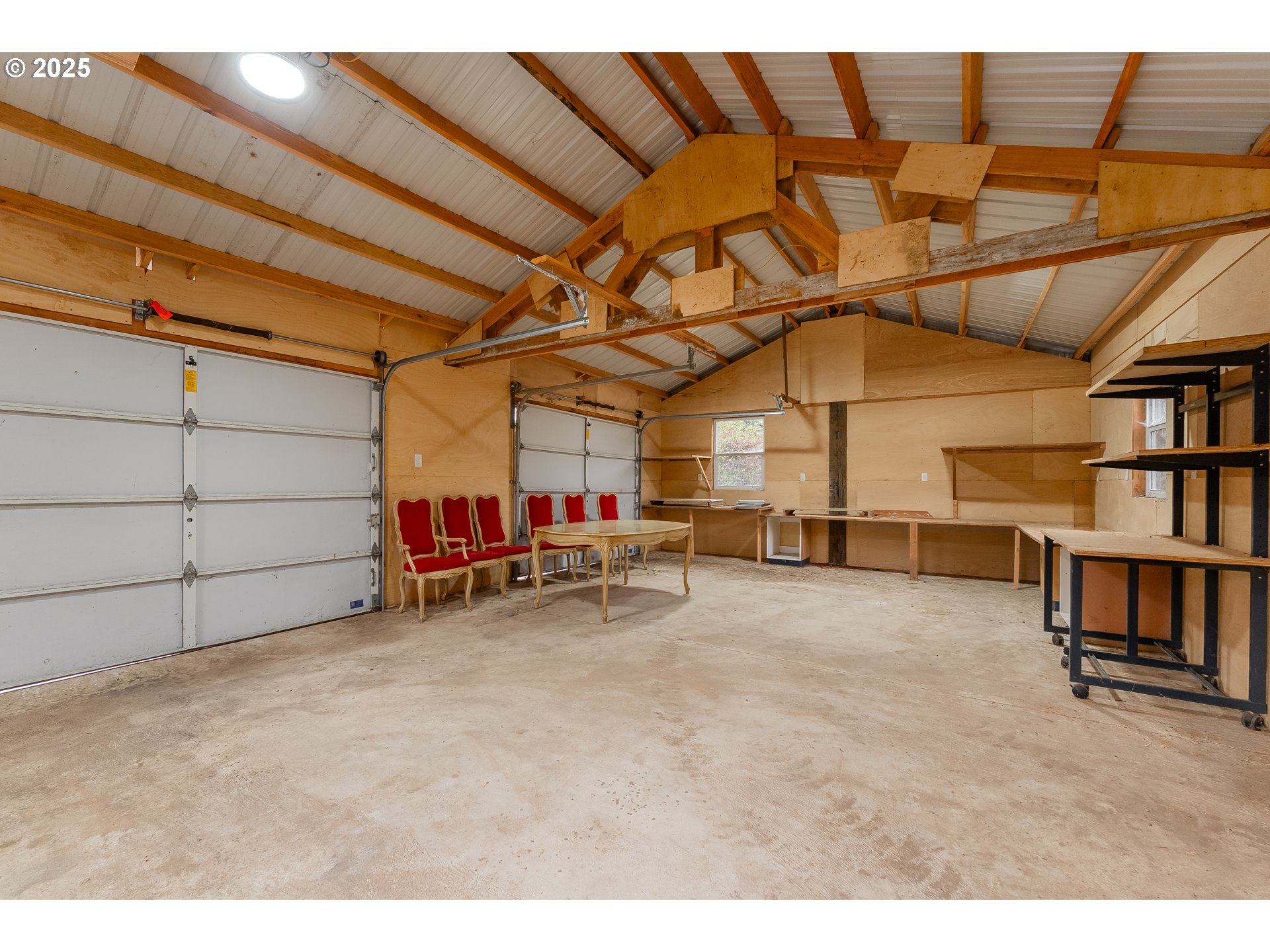 161 South Avenue Sutherlin, OR 97479 - Photo 32 of 45 a view of a garage room