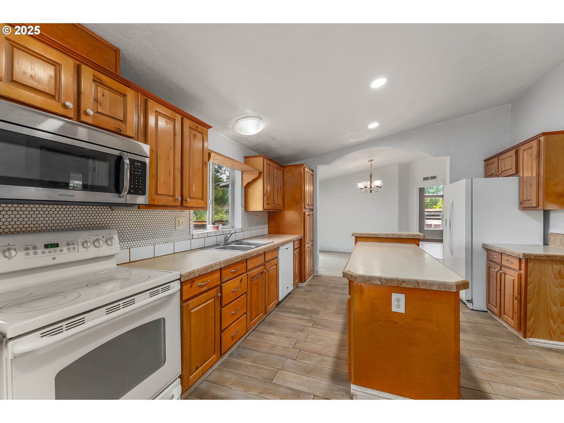 161 South Avenue Sutherlin, OR 97479 - Photo 8 of 45 a kitchen with stainless steel appliances granite countertop a stove a sink and a microwave