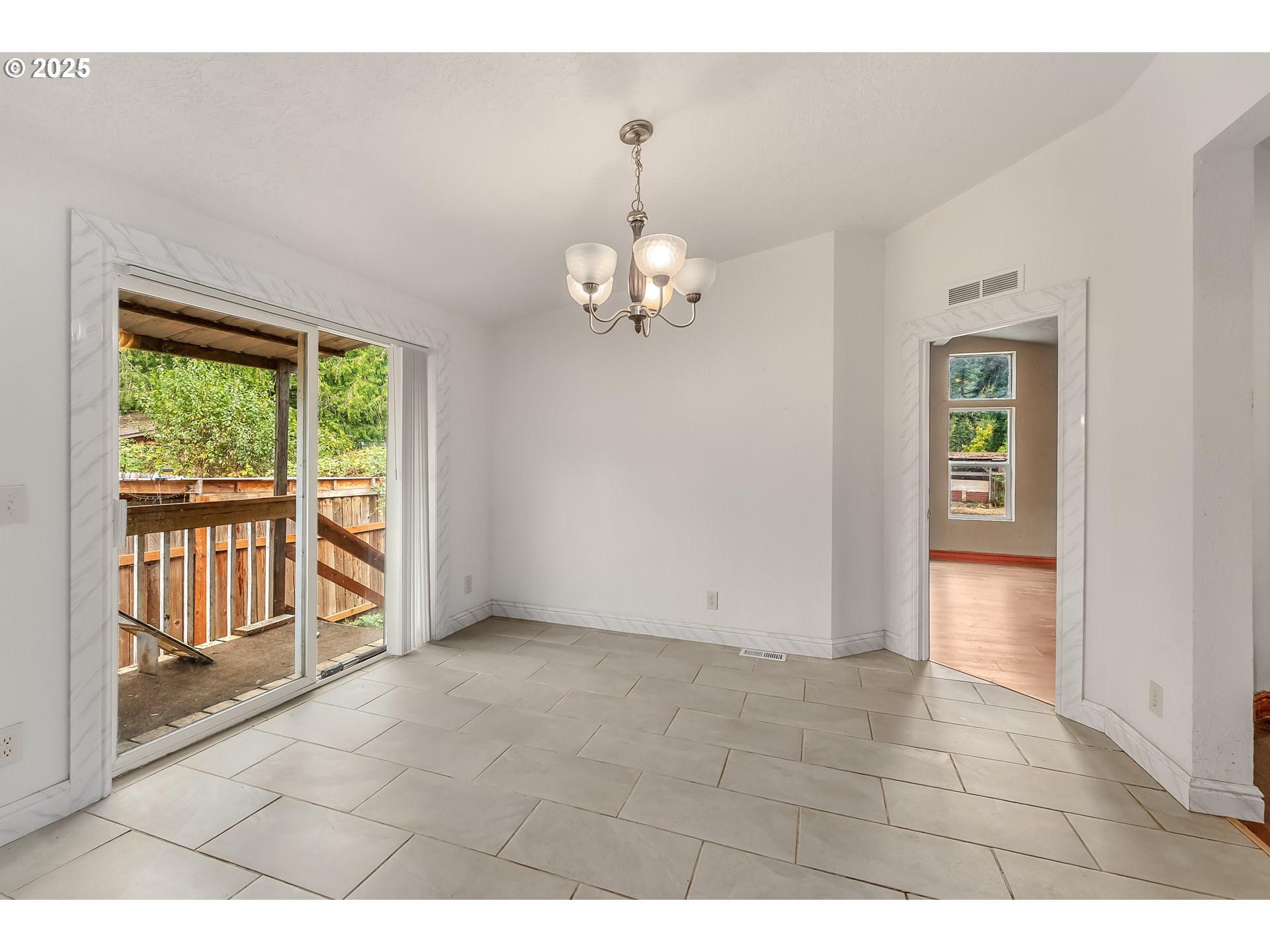161 South Avenue Sutherlin, OR 97479 - Photo 10 of 45 a view of an empty room with a window