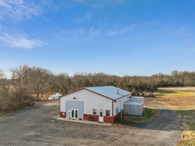 a view of a yard in front of the house