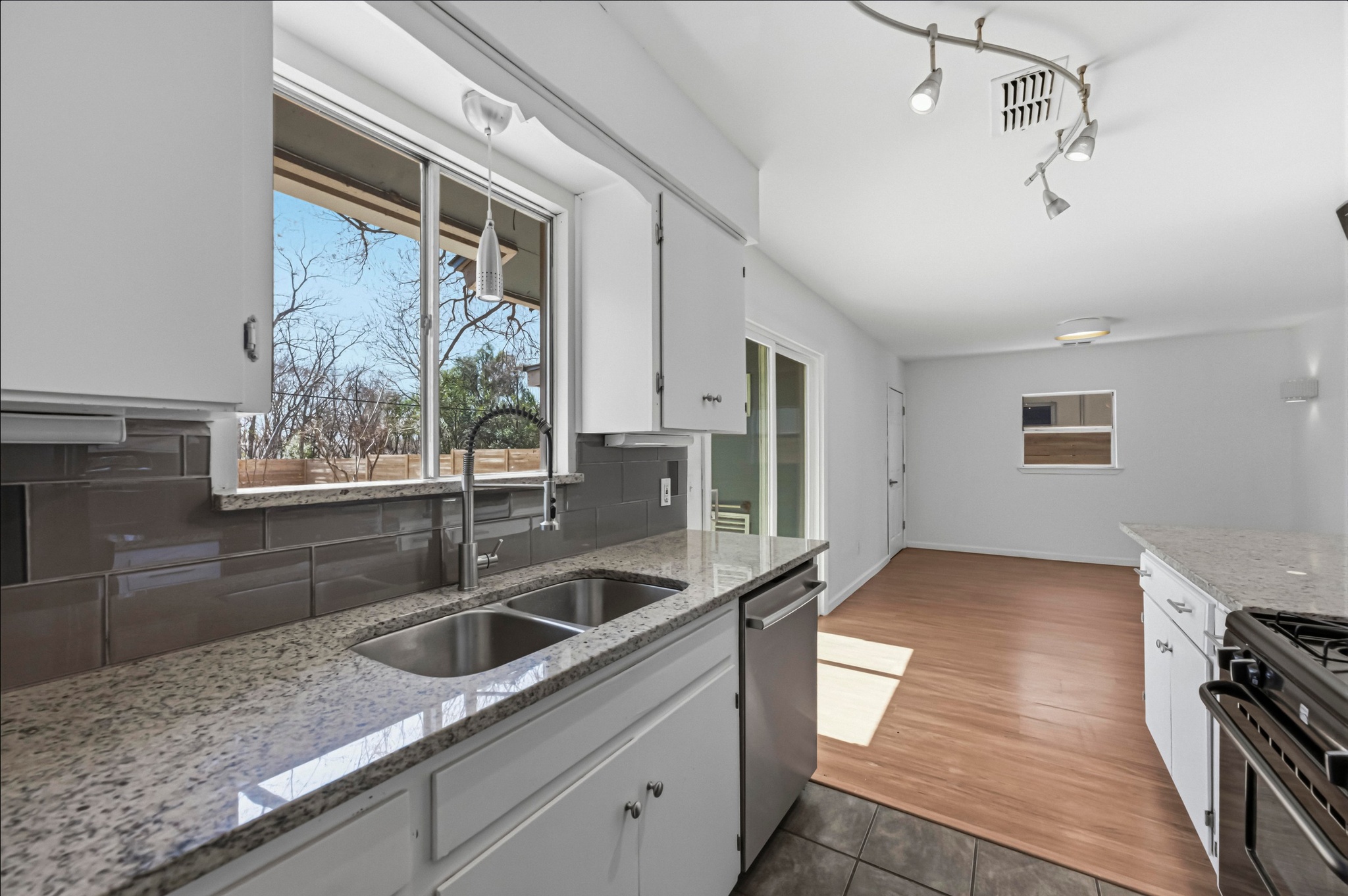1005 Arthur Stiles Road Austin, TX 78721 - Photo 13 of 29