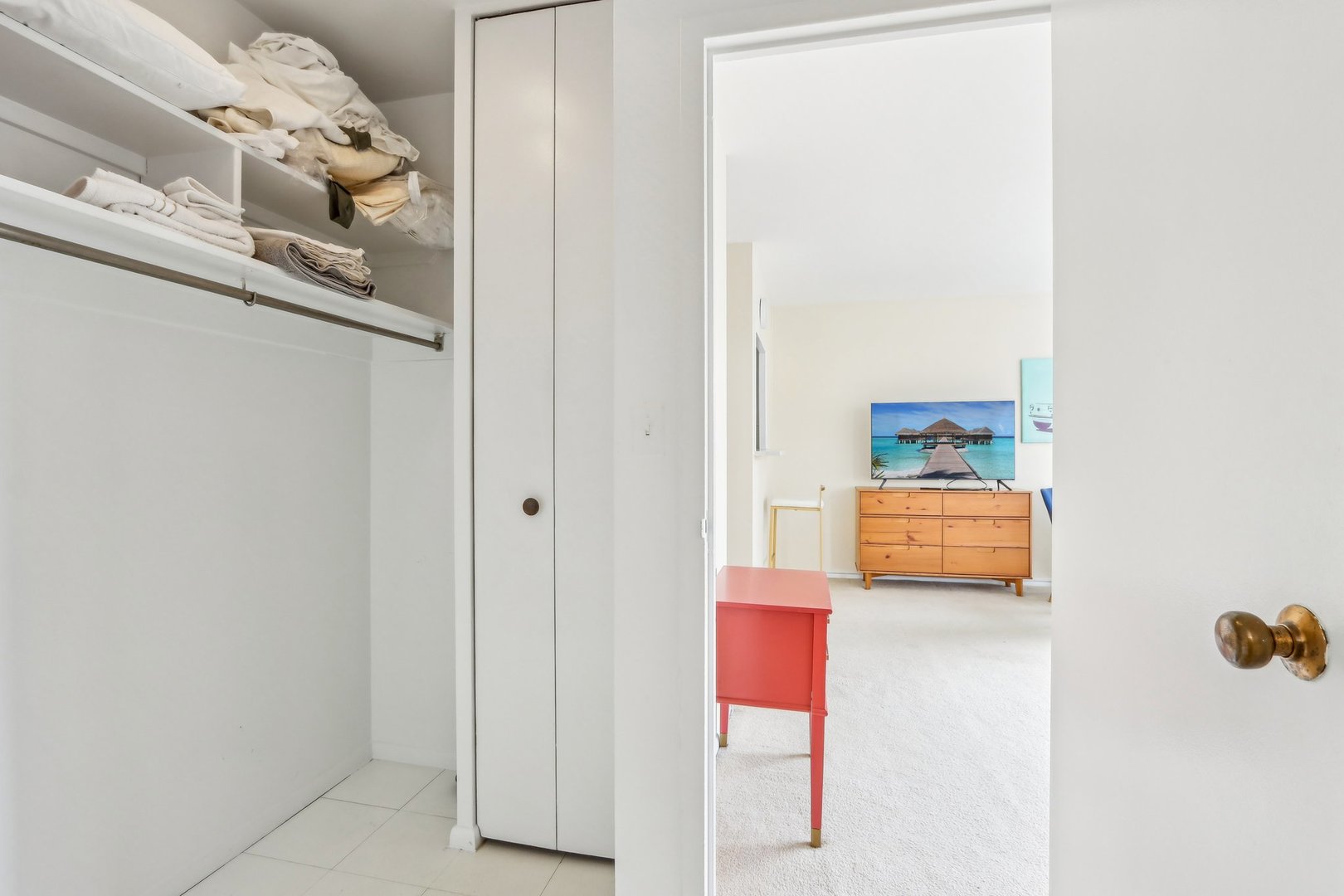5757 North Sheridan Road, Unit 4G Chicago, IL 60660 - Photo 12 of 24 Gallery Image 12
