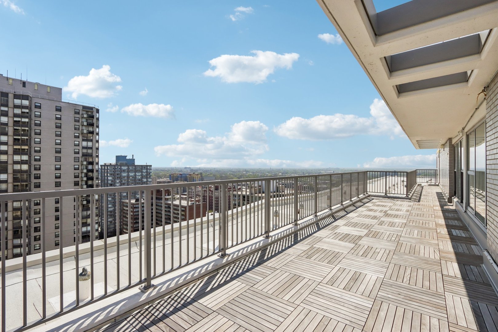 5757 North Sheridan Road, Unit 4G Chicago, IL 60660 - Photo 14 of 24 Gallery Image 14