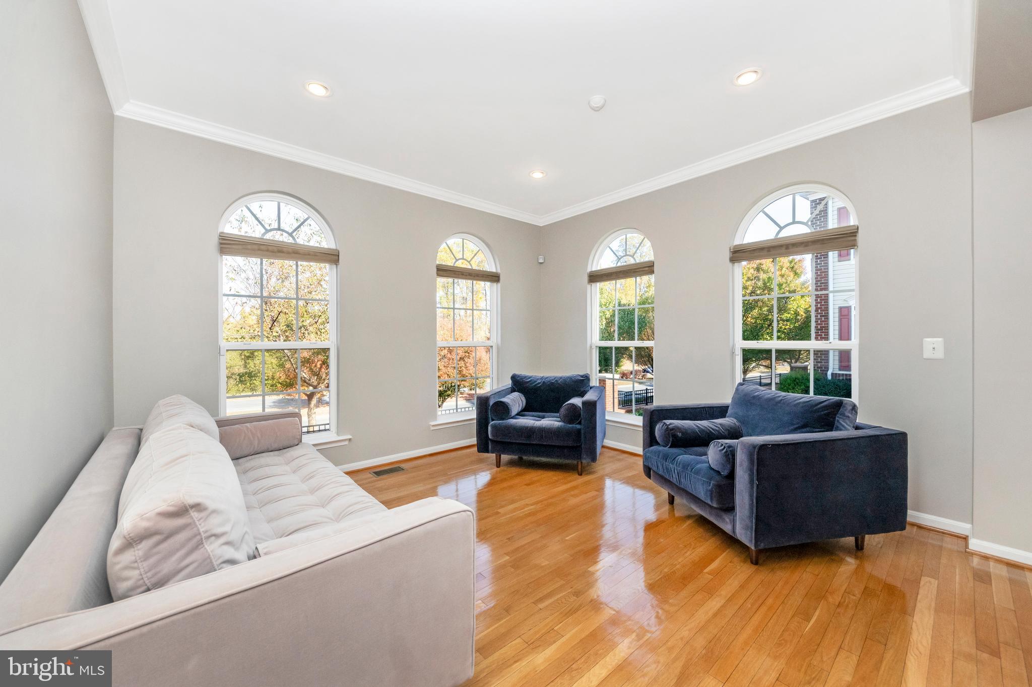 2410 Campus Way North Bowie, MD 20721 - Photo 3 of 51 LIVING ROOM