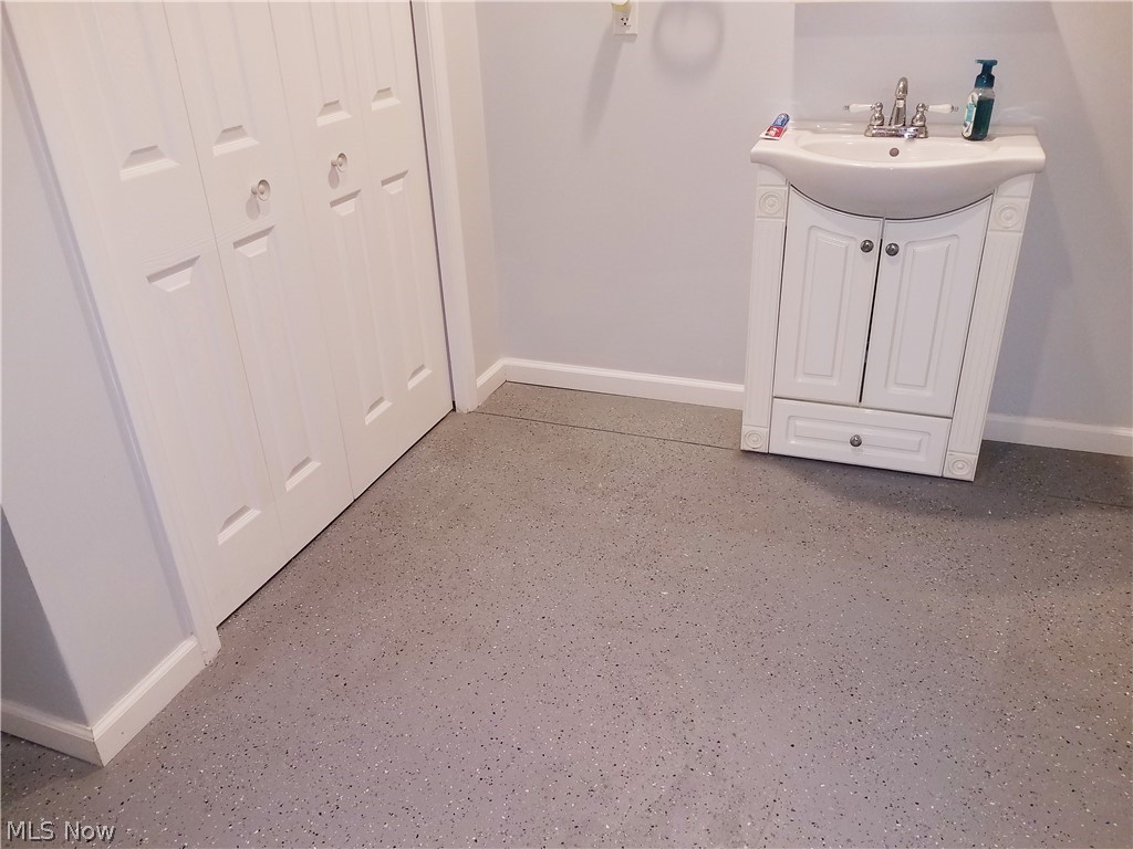 27177 Watkin Road Olmsted Falls, OH 44138 - Photo 32 of 35