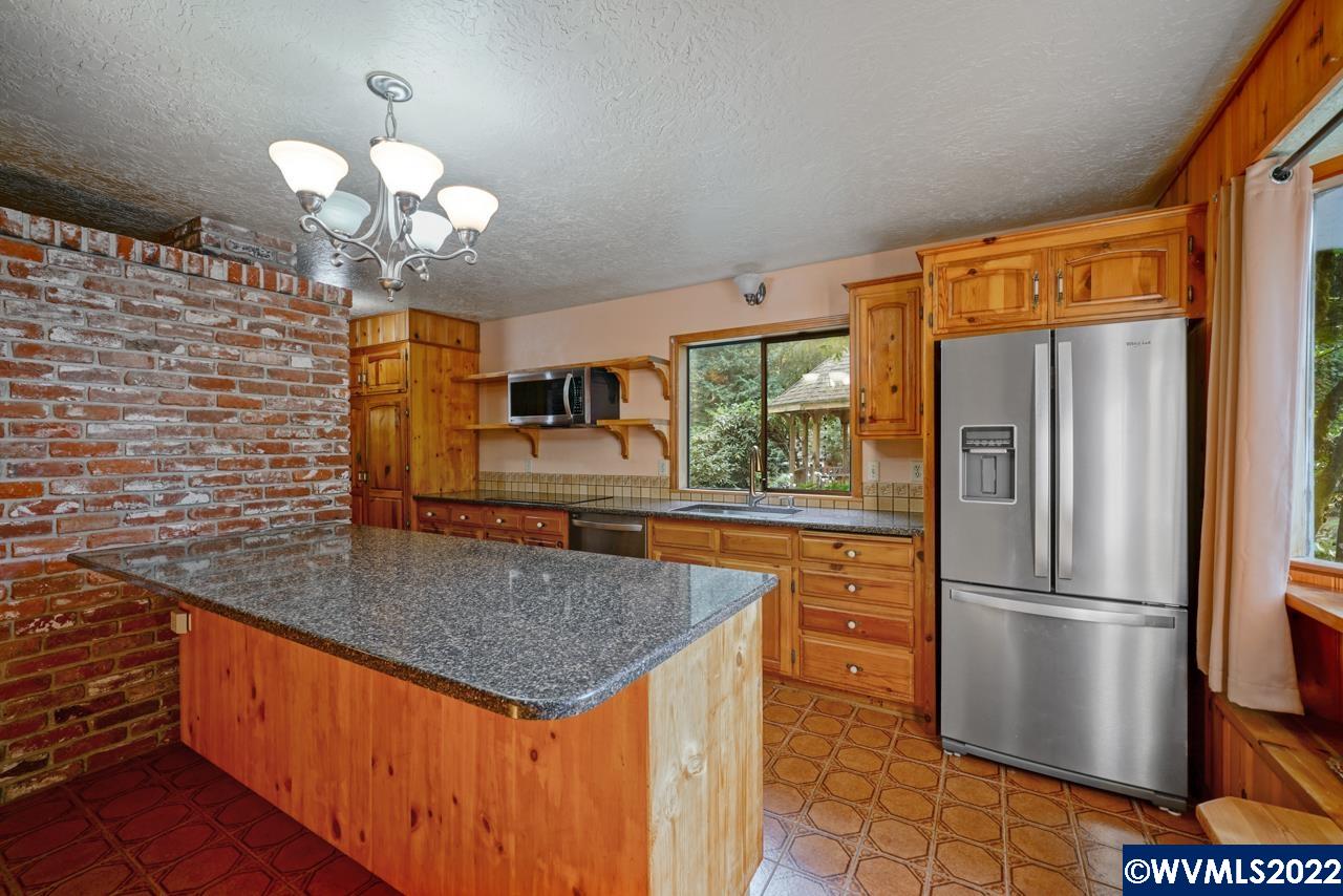 6515 Lardon Road Northeast Salem, OR 97305 - Photo 13 of 31