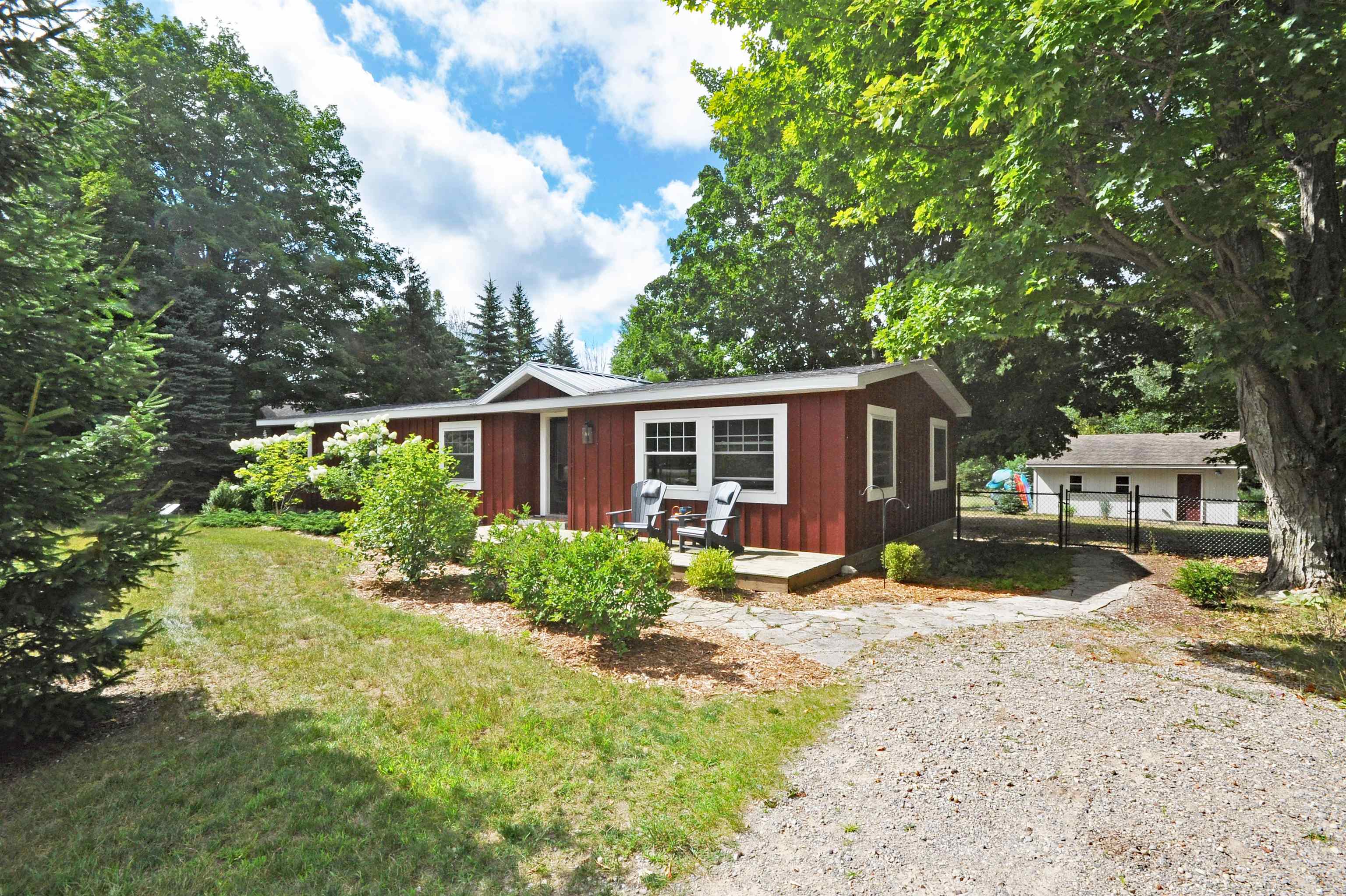 7076 South Dunns Farm Road Maple City, MI 49664 - Photo 2 of 32 1925771-92c0a337-7113-436e-adb6-837b76ea0006.JPG