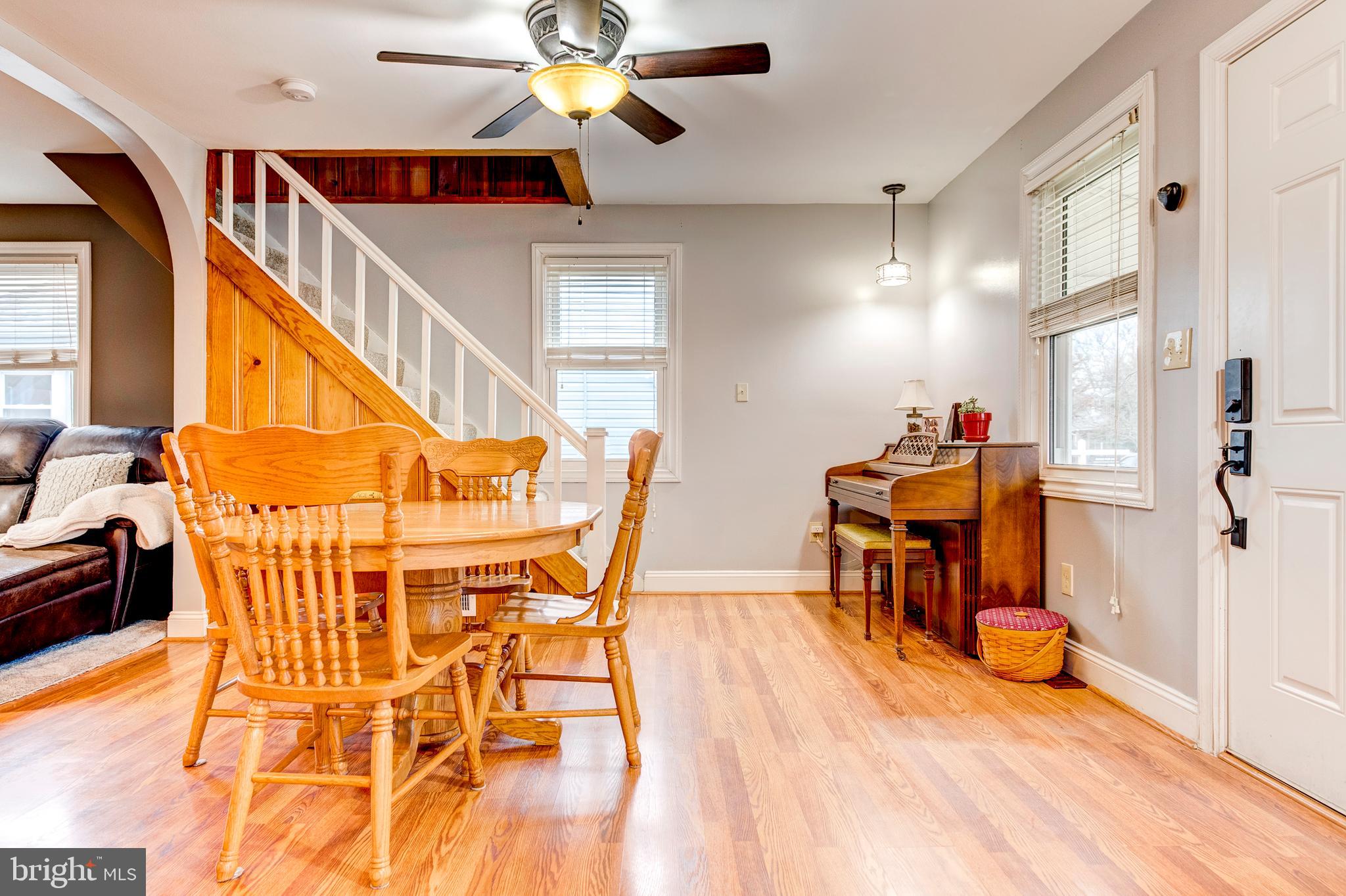 824 Martin Road Baltimore, MD 21221 - Photo 2 of 36 Bright and open entry with wood tone floors