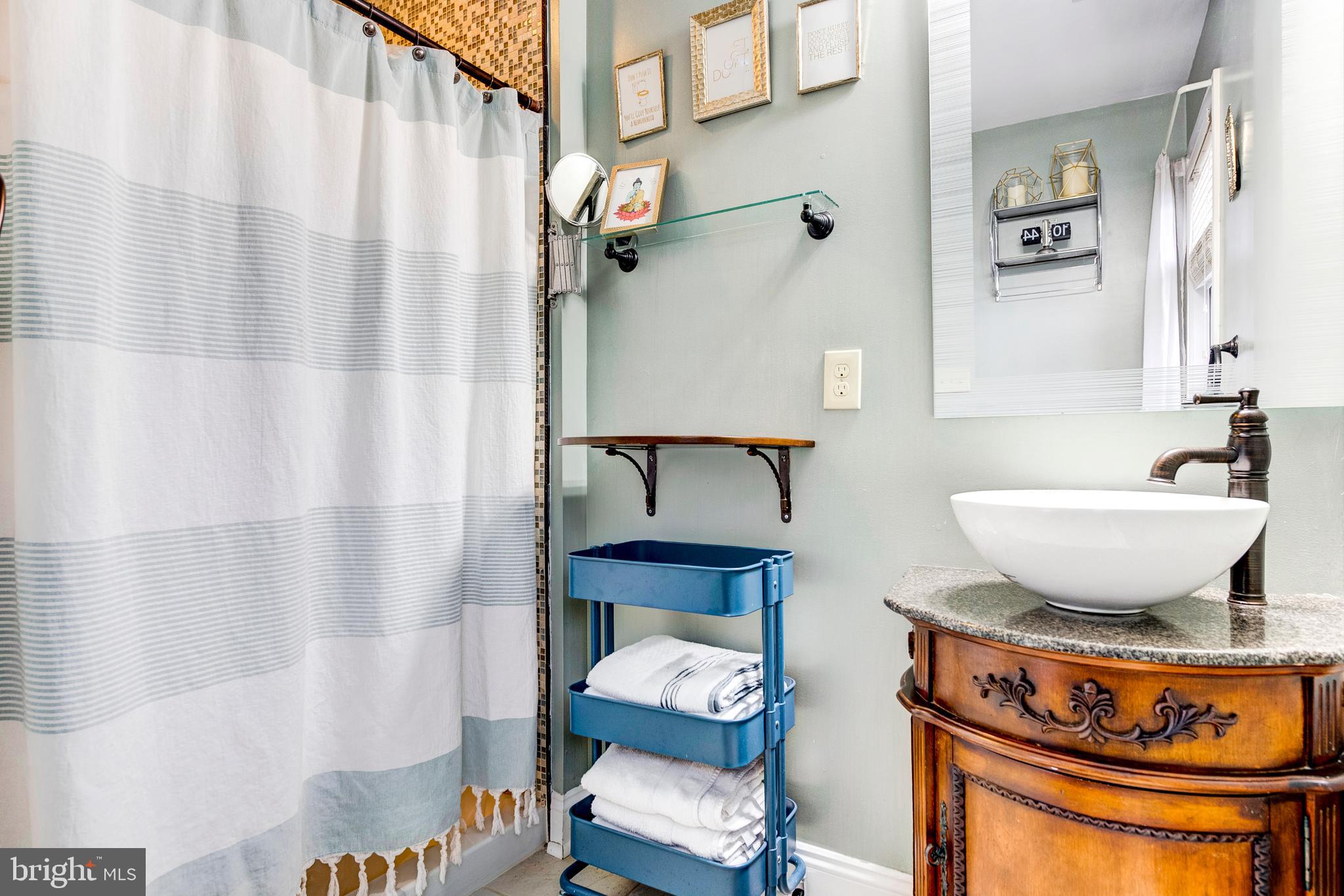 824 Martin Road Baltimore, MD 21221 - Photo 15 of 36 Full tub/shower in master bath