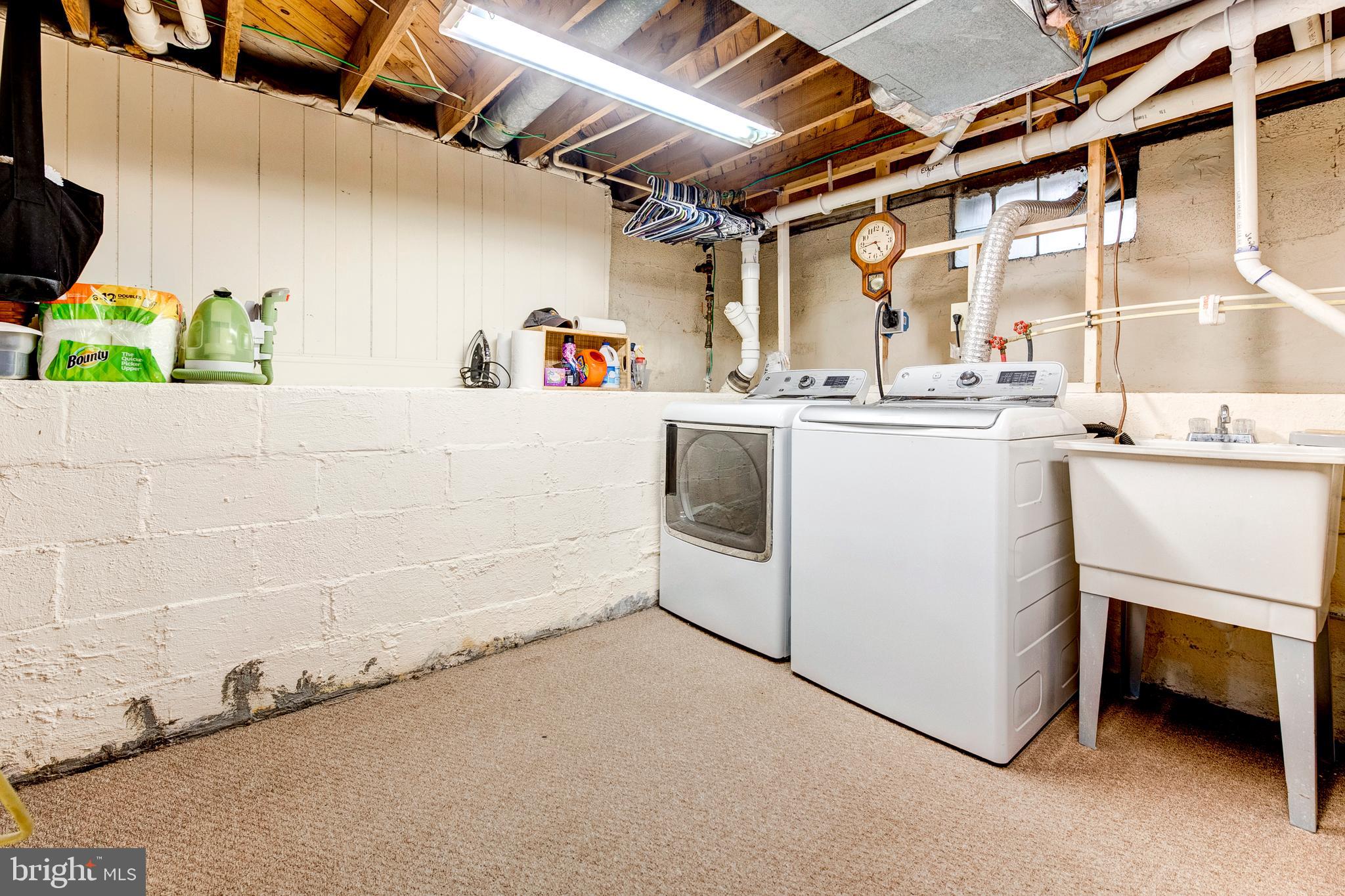 824 Martin Road Baltimore, MD 21221 - Photo 28 of 36 Full-size washer/dryer, laundry tub and storage