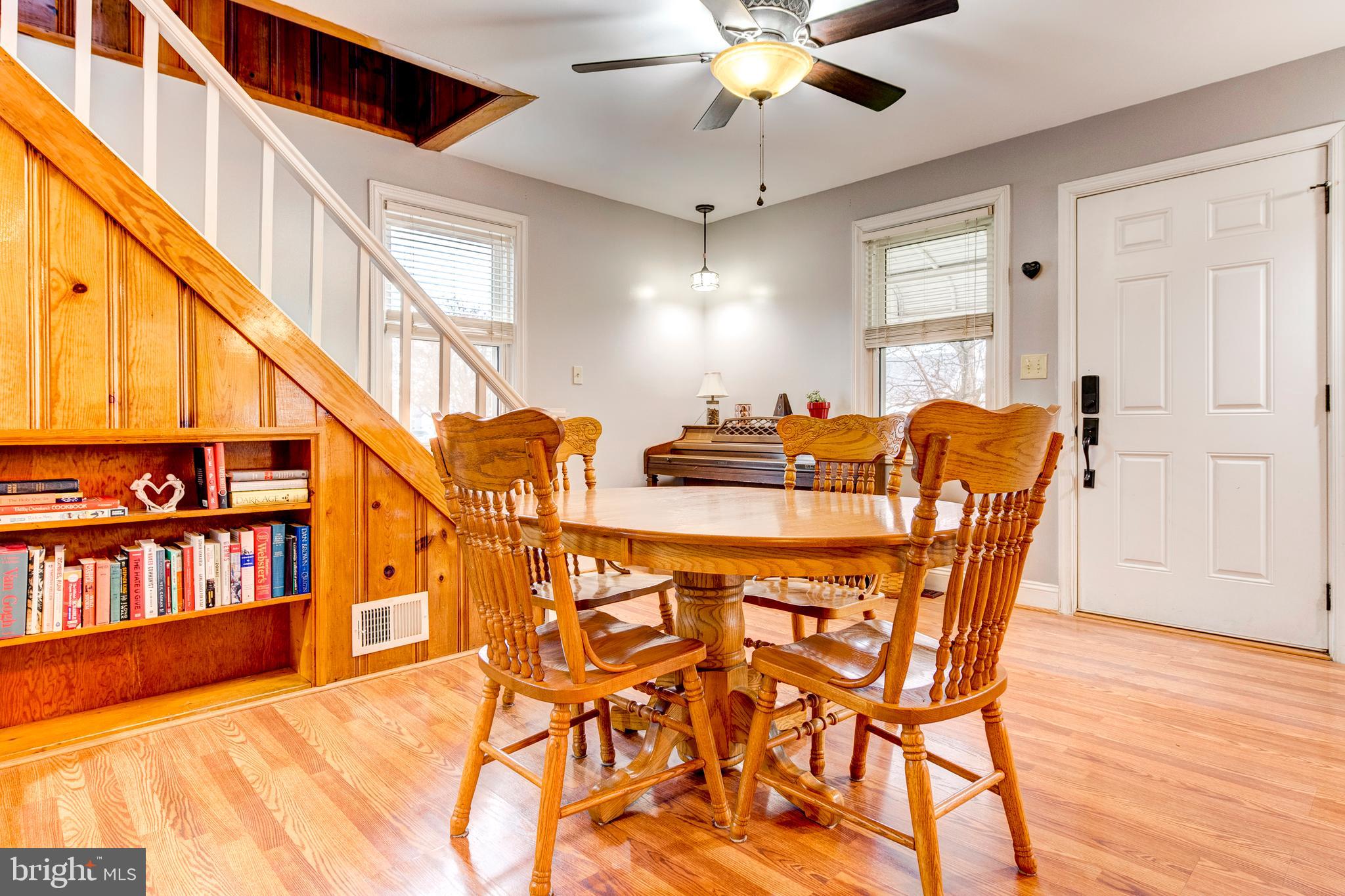 824 Martin Road Baltimore, MD 21221 - Photo 4 of 36 Natural light