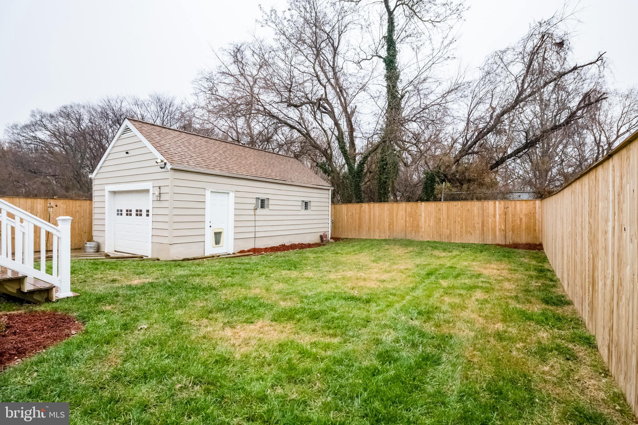 824 Martin Road Baltimore, MD 21221 - Photo 34 of 36 Large flat backyard