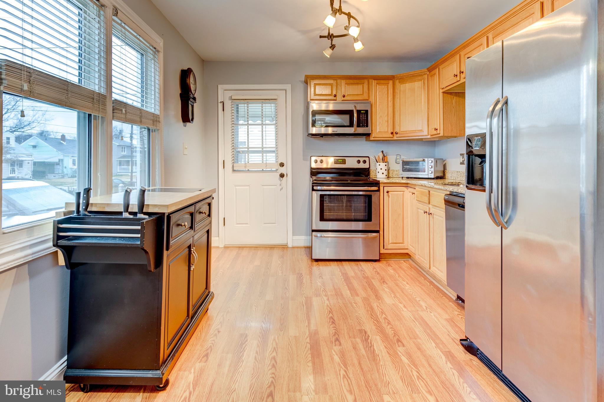 824 Martin Road Baltimore, MD 21221 - Photo 6 of 36 Room for an island or additional table and chairs