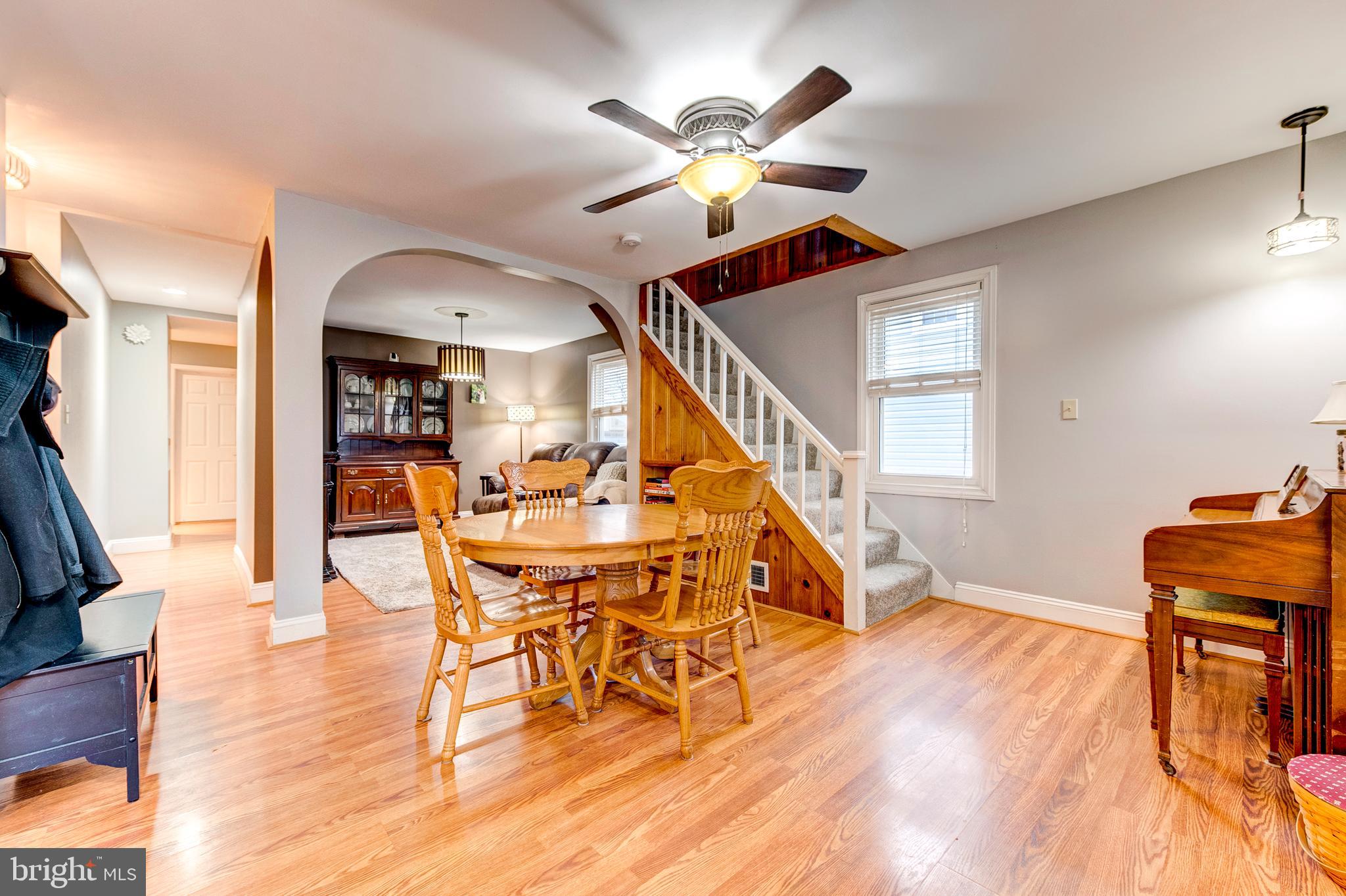 824 Martin Road Baltimore, MD 21221 - Photo 8 of 36 Open area leads to living room with arched doorway