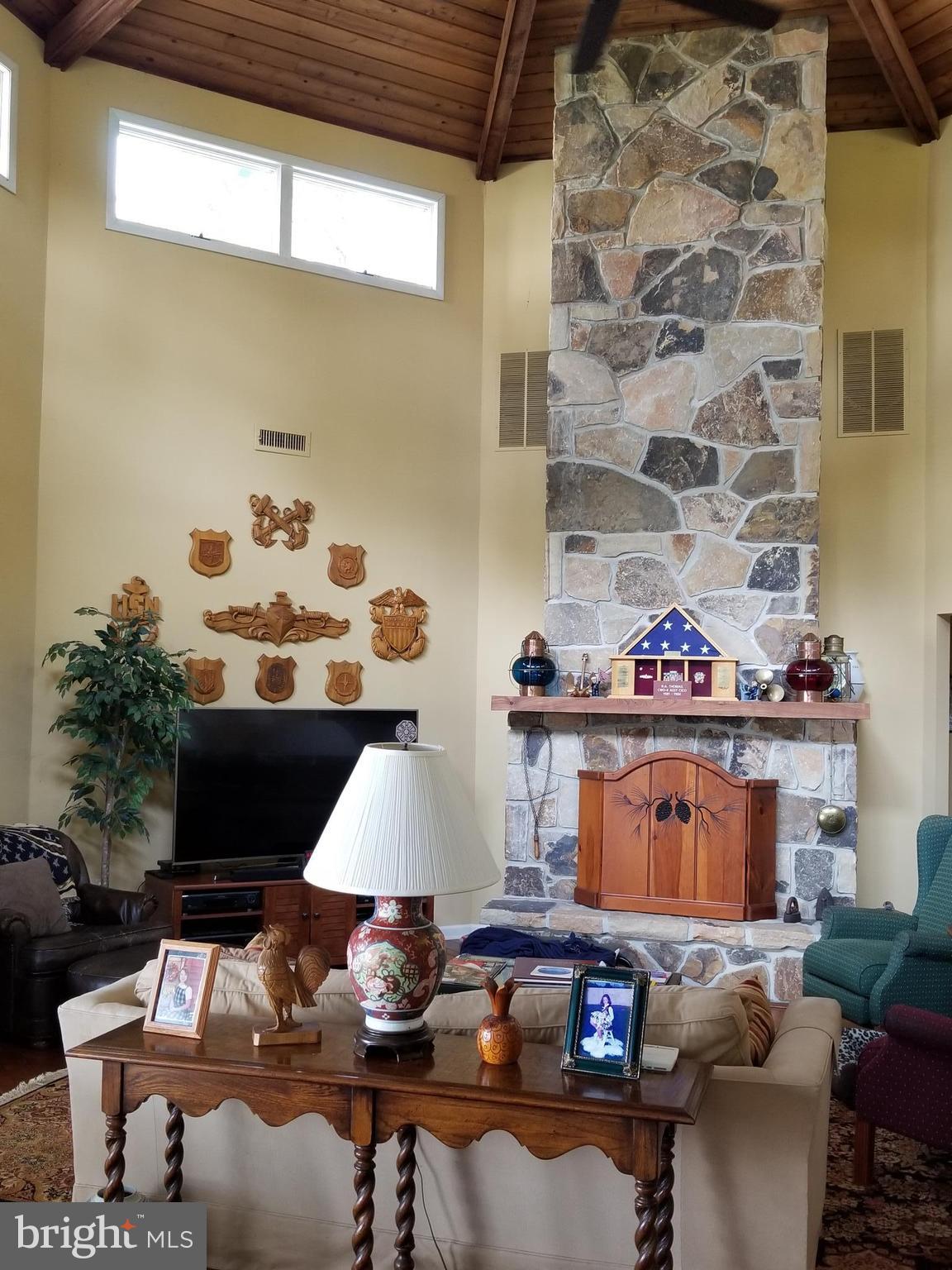 5380 Cassons Neck Road Cambridge, MD 21613 - Photo 11 of 30 Living Room