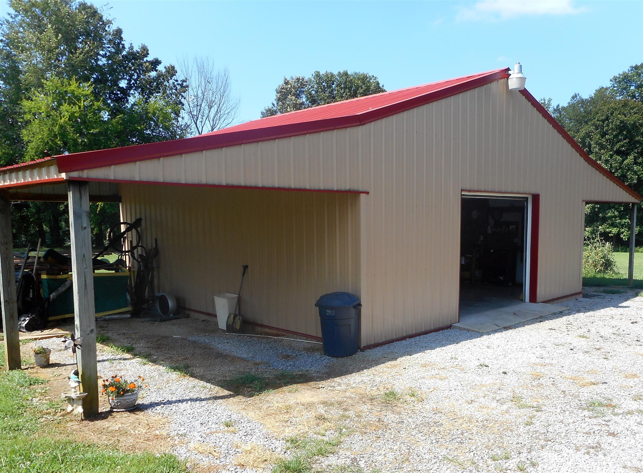 4202 Roy Cole Road Springfield, TN 37172 - Photo 11 of 17 a backyard of a house