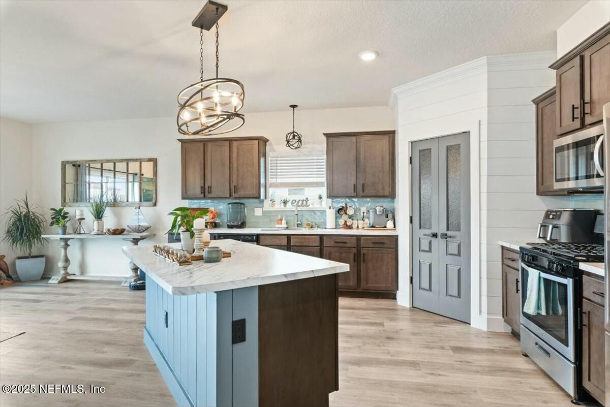 184 Logrono Court St. Augustine, FL 32084 - Photo 15 of 46 Beautiful kitchen
