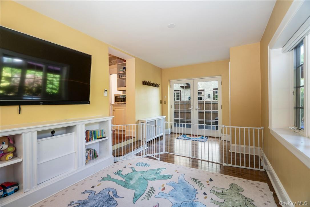 19 Hamilton Road Scarsdale, NY 10583 - Photo 8 of 22 Family room off of the kitchen has built-ins and access to the backyard