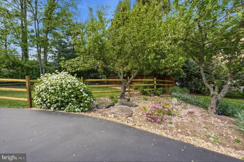 $1,888,000 | 1605 Lupine Den Court, Vienna, VA 22182