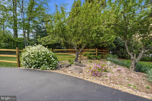 $1,850,000 | 1605 Lupine Den Court, Vienna, VA 22182