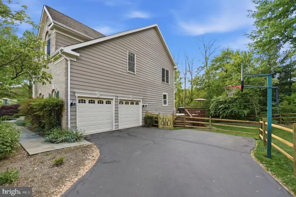 $1,850,000 | 1605 Lupine Den Court, Vienna, VA 22182