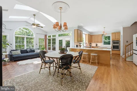 $1,888,000 | 1605 Lupine Den Court, Vienna, VA 22182