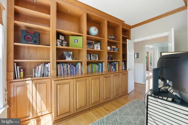 $1,850,000 | 1605 Lupine Den Court, Vienna, VA 22182