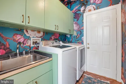 $1,888,000 | 1605 Lupine Den Court, Vienna, VA 22182