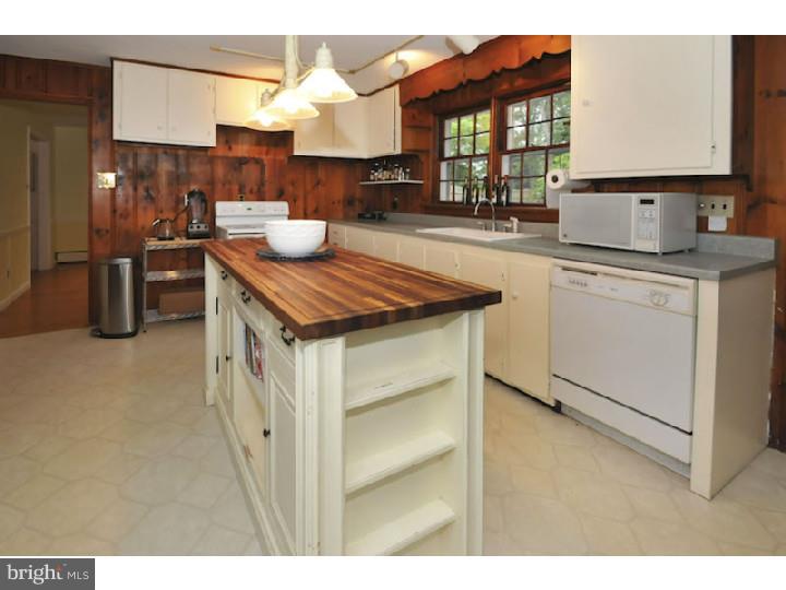 3488 Paper Mill Road Huntingdon Valley, PA 19006 - Photo 10 of 16 Kitchen