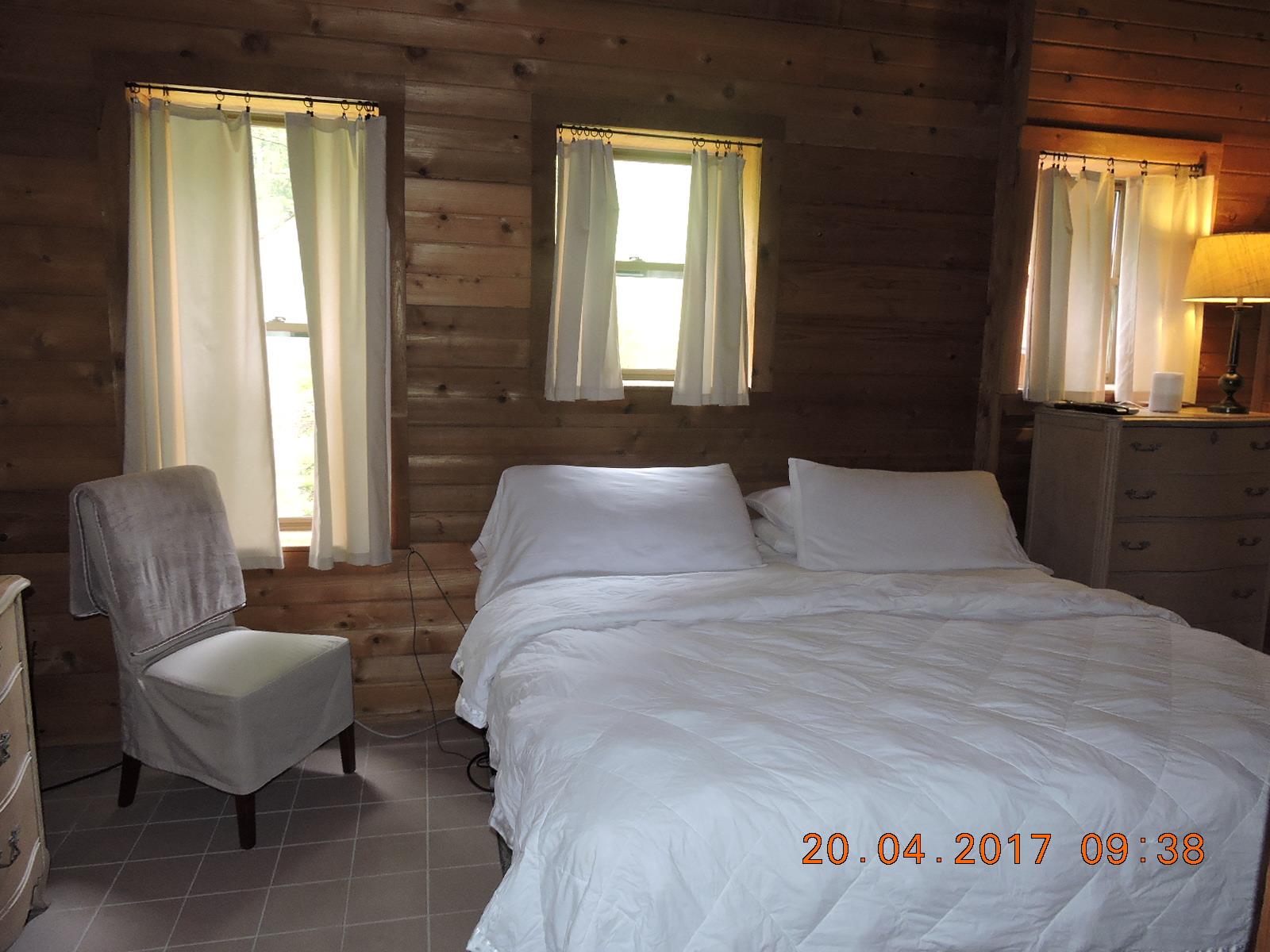295 Lake Hill Road Manchester, TN 37355 - Photo 5 of 18 a bedroom with bed and window