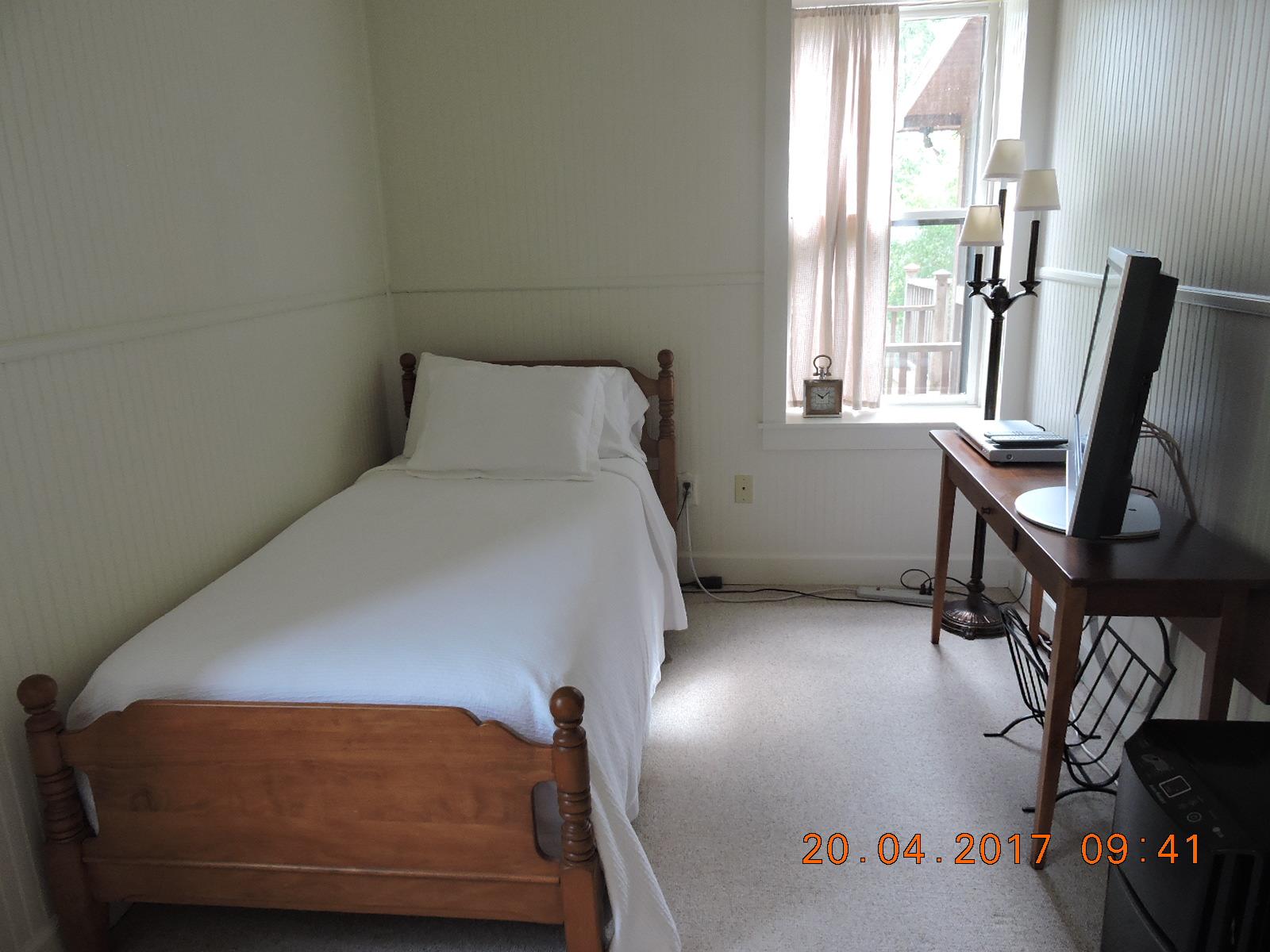 295 Lake Hill Road Manchester, TN 37355 - Photo 7 of 18 a bedroom with a bed and a window