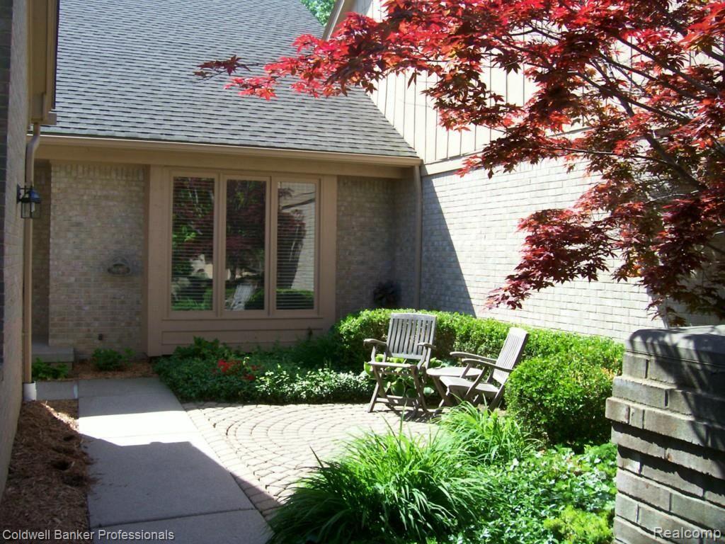 5874 Dawn Ridge Drive Troy, MI 48098 - Photo 2 of 16 102_7013.jpg