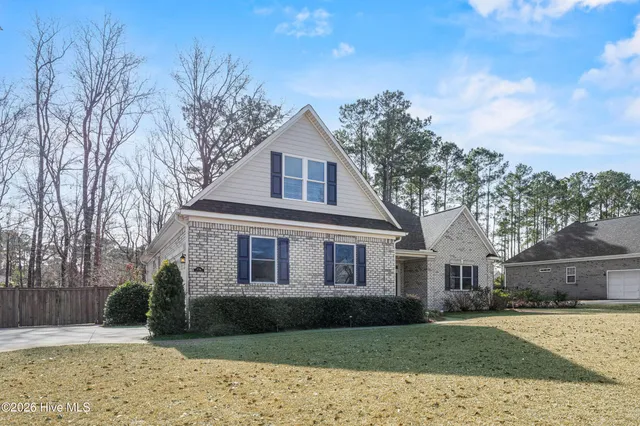 $595,000 | 376 Crown Pointe Drive, Hampstead, NC 28443