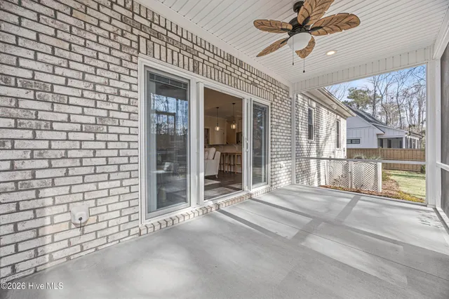 $595,000 | 376 Crown Pointe Drive, Hampstead, NC 28443