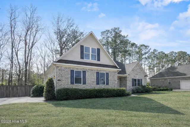 $595,000 | 376 Crown Pointe Drive, Hampstead, NC 28443