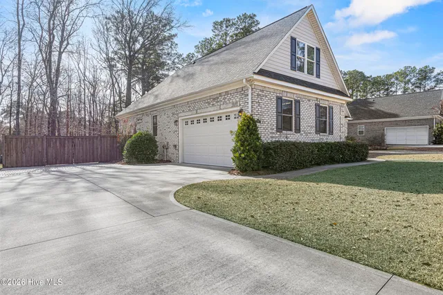 $595,000 | 376 Crown Pointe Drive, Hampstead, NC 28443
