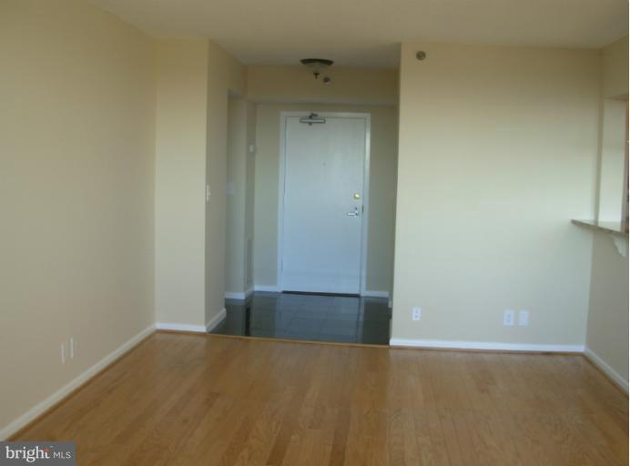 5501 Seminary Road, Unit 1410S Falls Church, VA 22041 - Photo 11 of 24 Living Room
