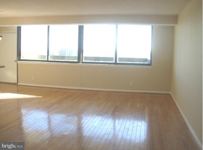 5501 Seminary Road, Unit 1410S Falls Church, VA 22041 - Photo 20 of 24 Living Room
