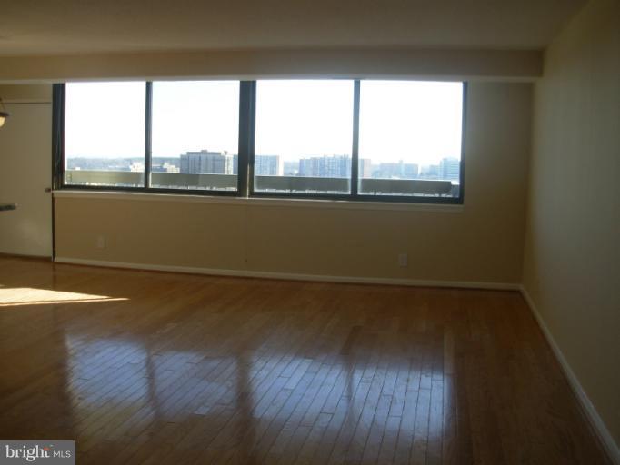 5501 Seminary Road, Unit 1410S Falls Church, VA 22041 - Photo 4 of 24 Living Room