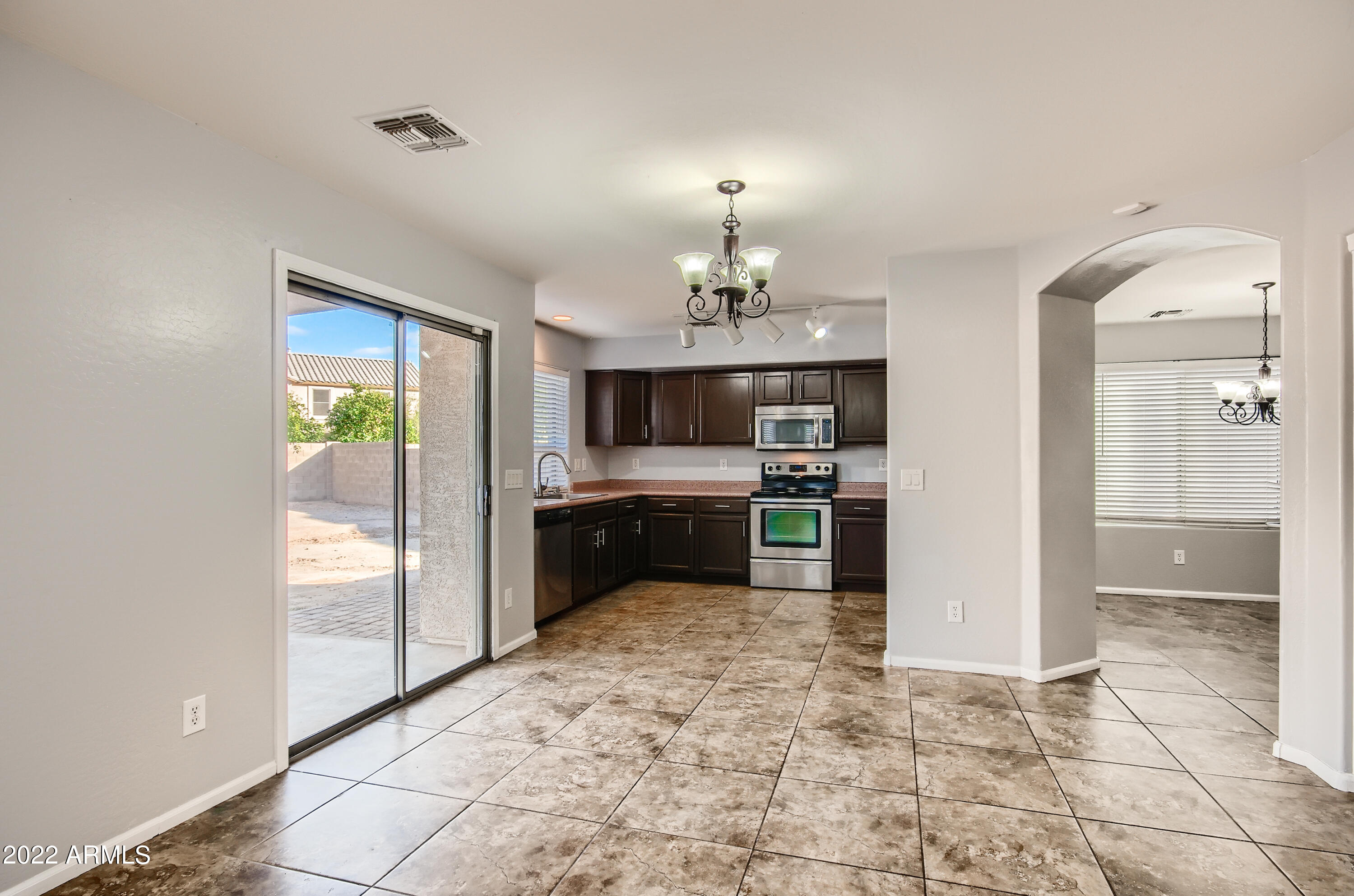 21201 North Conlon Road Maricopa, AZ 85138 - Photo 12 of 33 12-551519071-15 Breakfast Area