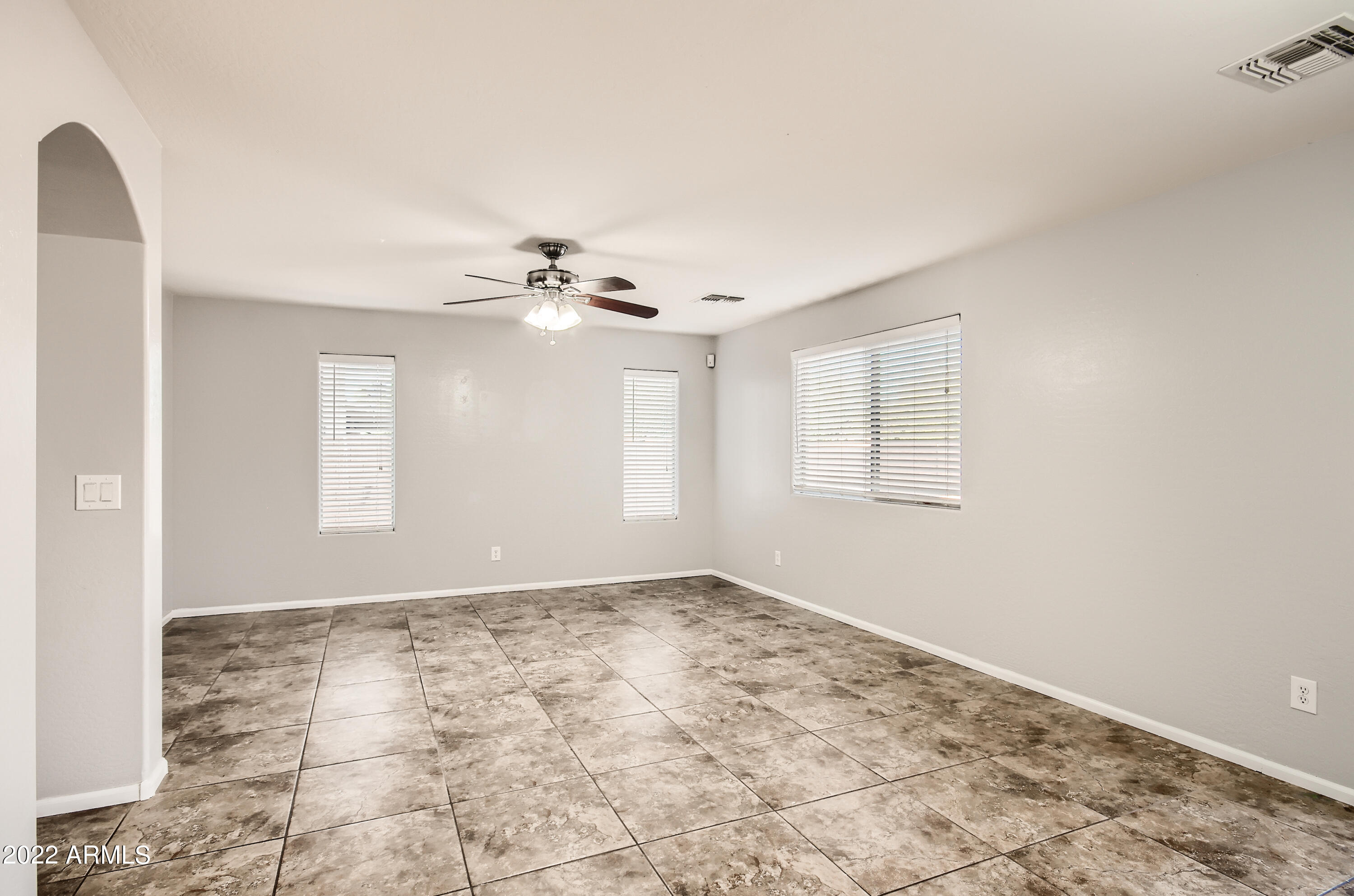 21201 North Conlon Road Maricopa, AZ 85138 - Photo 13 of 33 13-953128734-16 Family Room