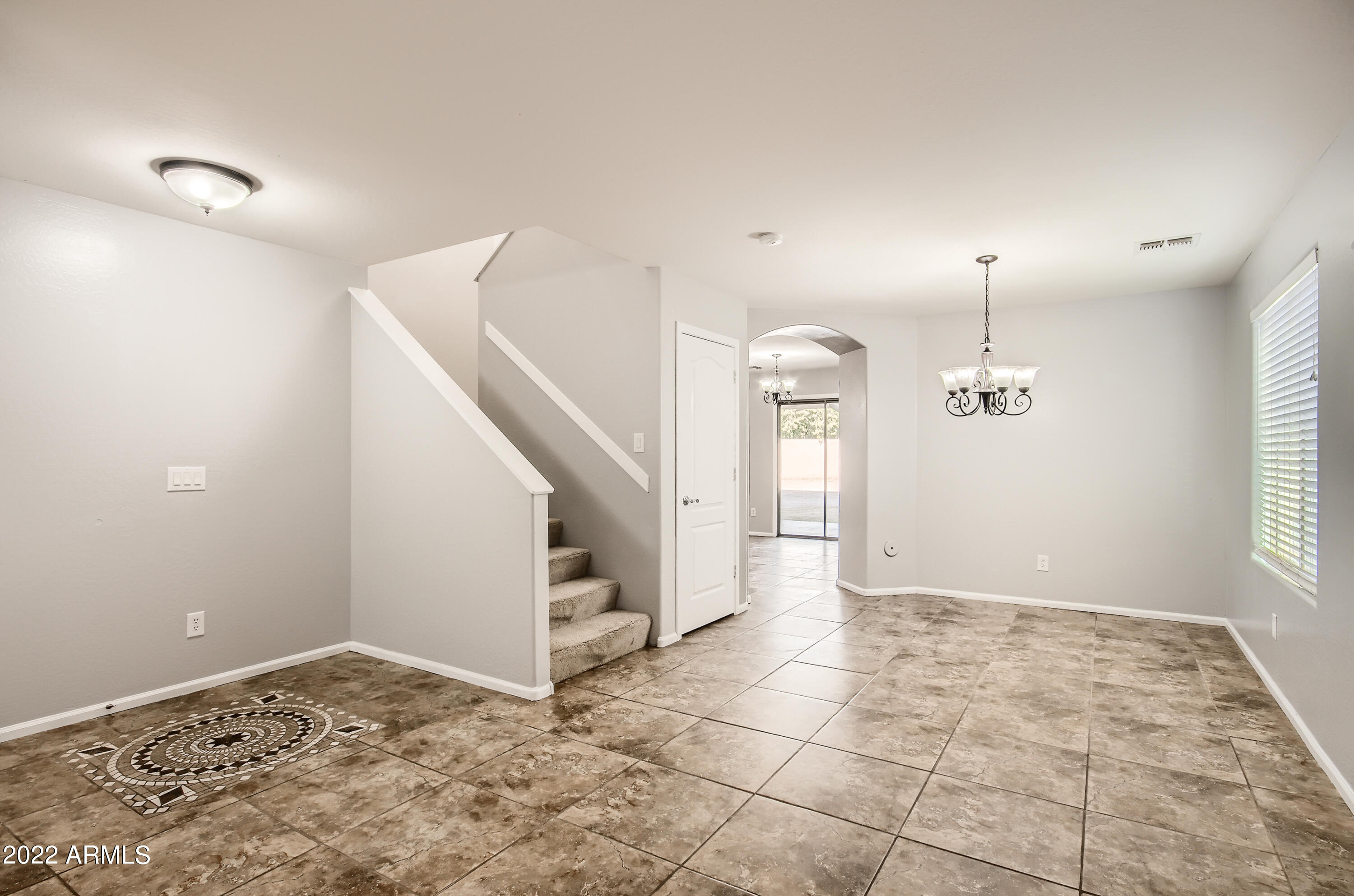 21201 North Conlon Road Maricopa, AZ 85138 - Photo 8 of 33 8-830804113-08 Living Room
