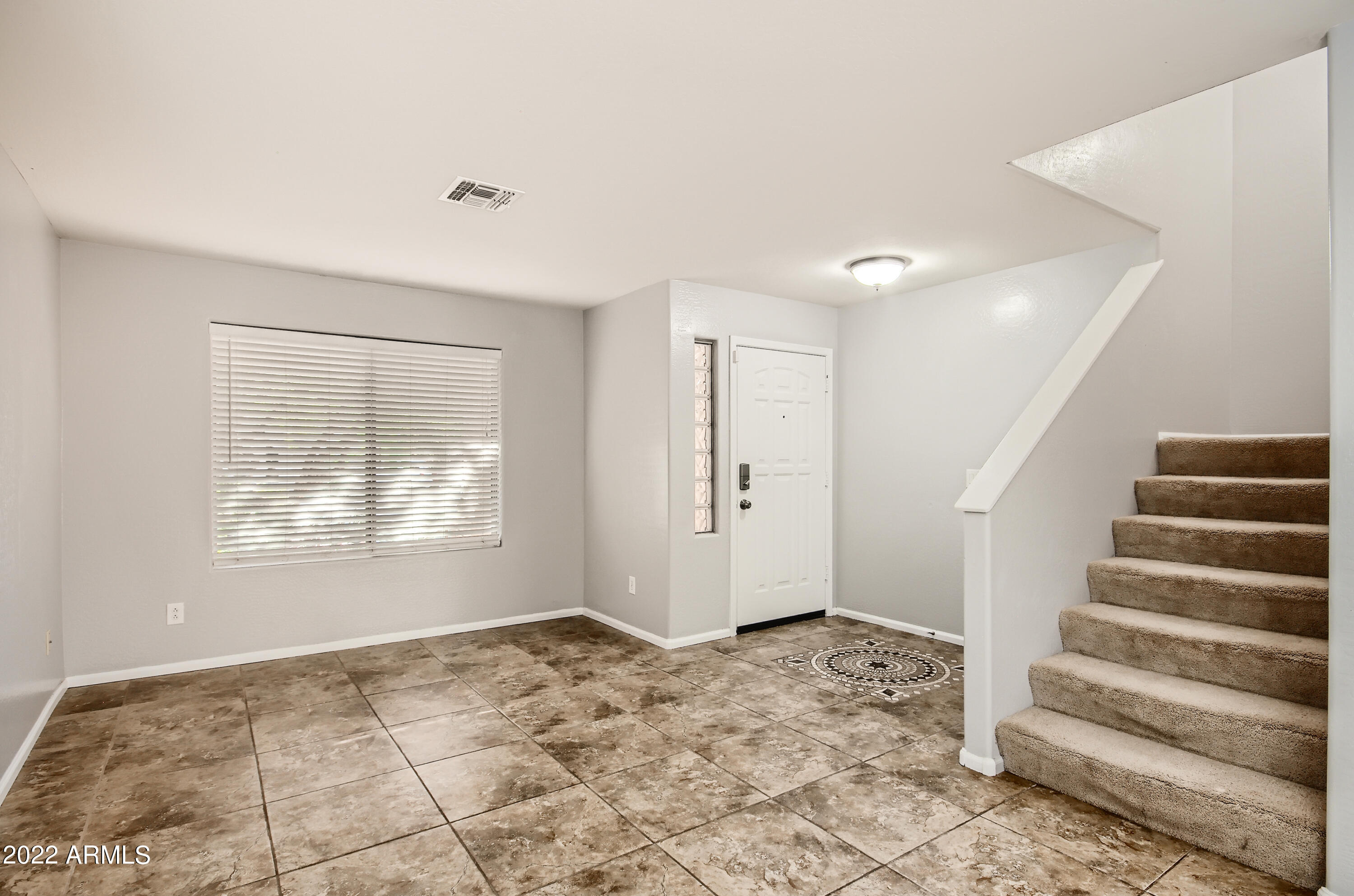 21201 North Conlon Road Maricopa, AZ 85138 - Photo 9 of 33 9-104453966-09 Living Room