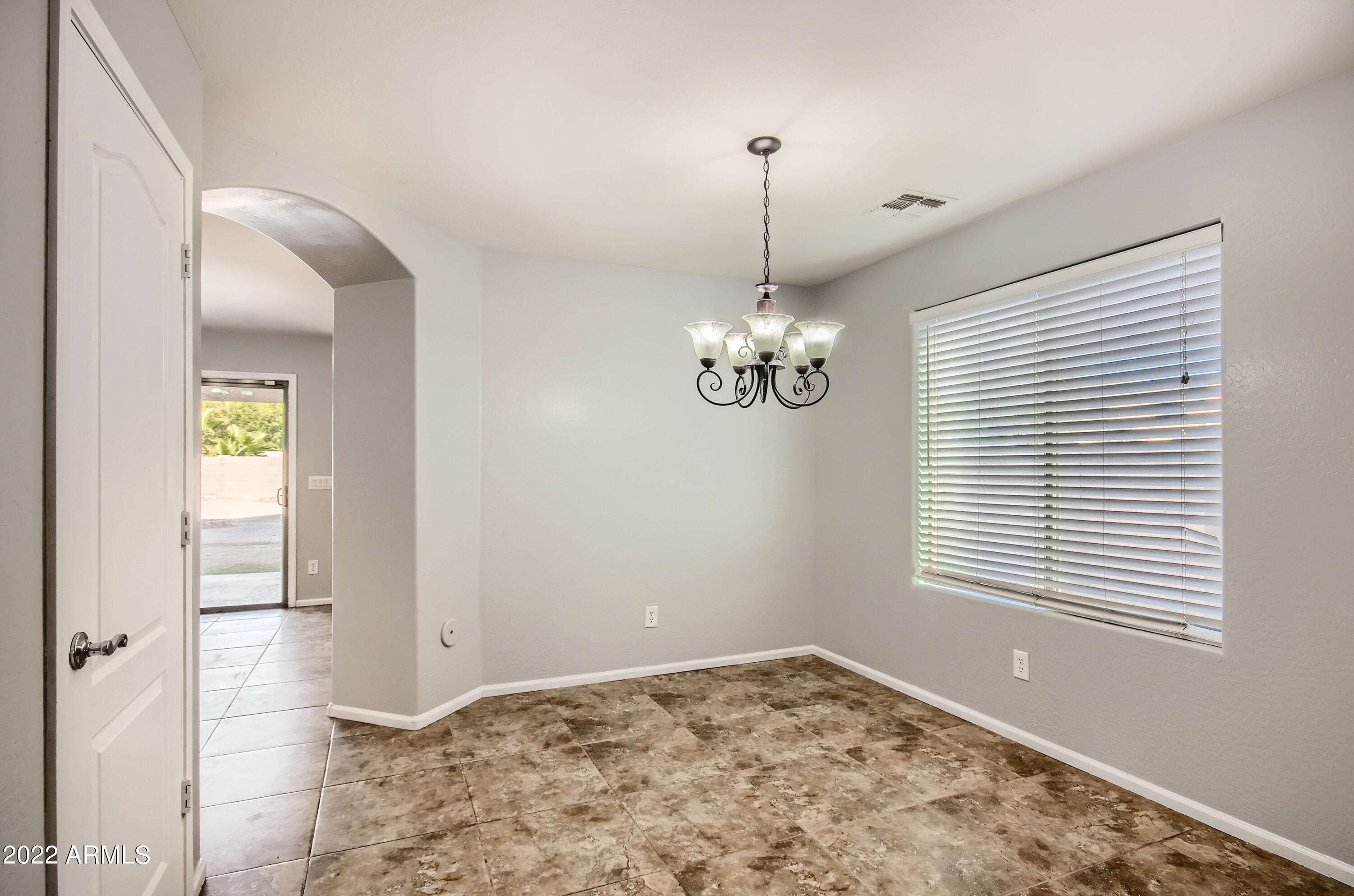 21201 North Conlon Road Maricopa, AZ 85138 - Photo 10 of 33 10-597909773-10 Dining Room