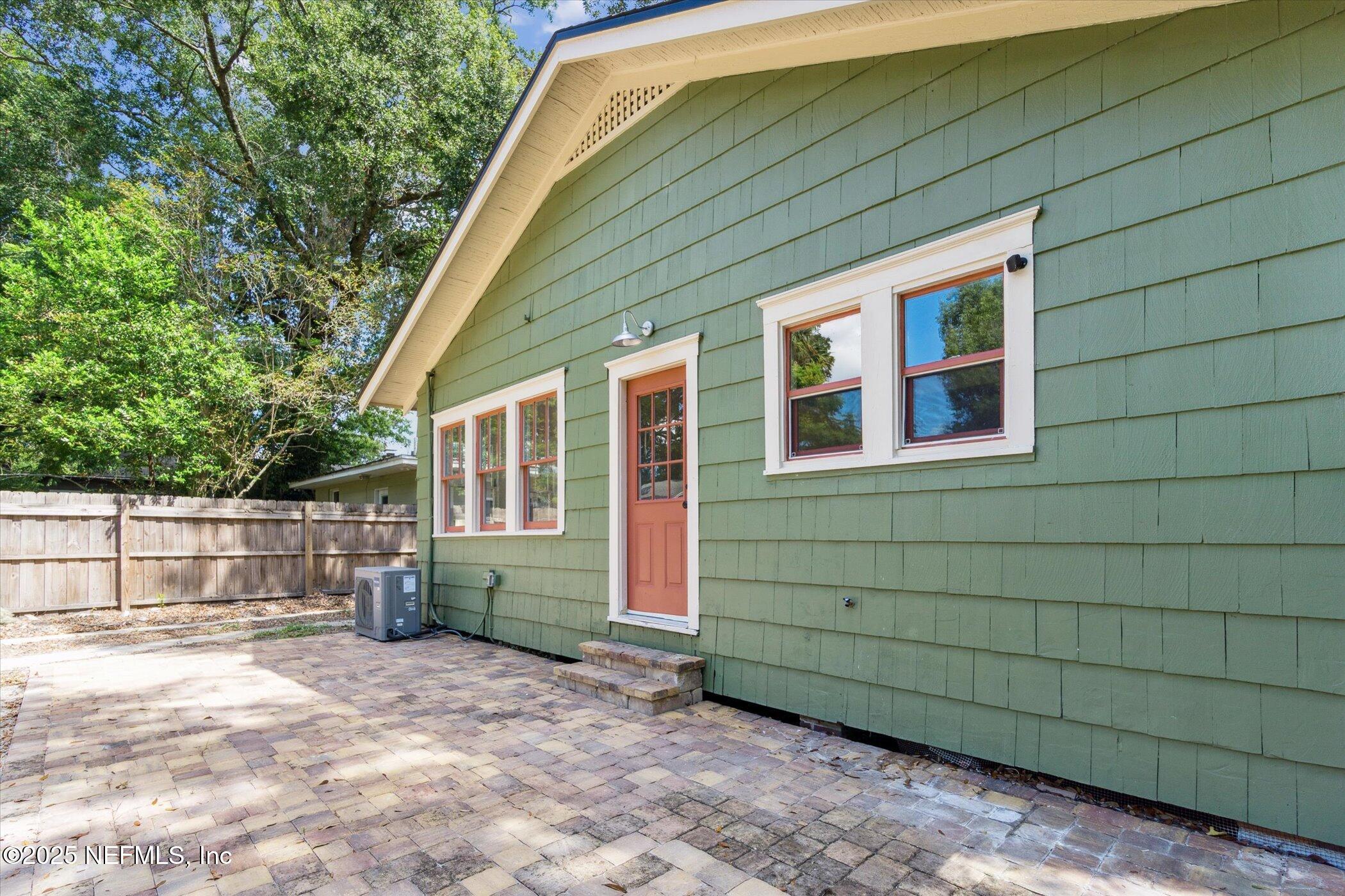 3849 Valencia Road Jacksonville, FL 32205 - Photo 27 of 30 a backyard of a house